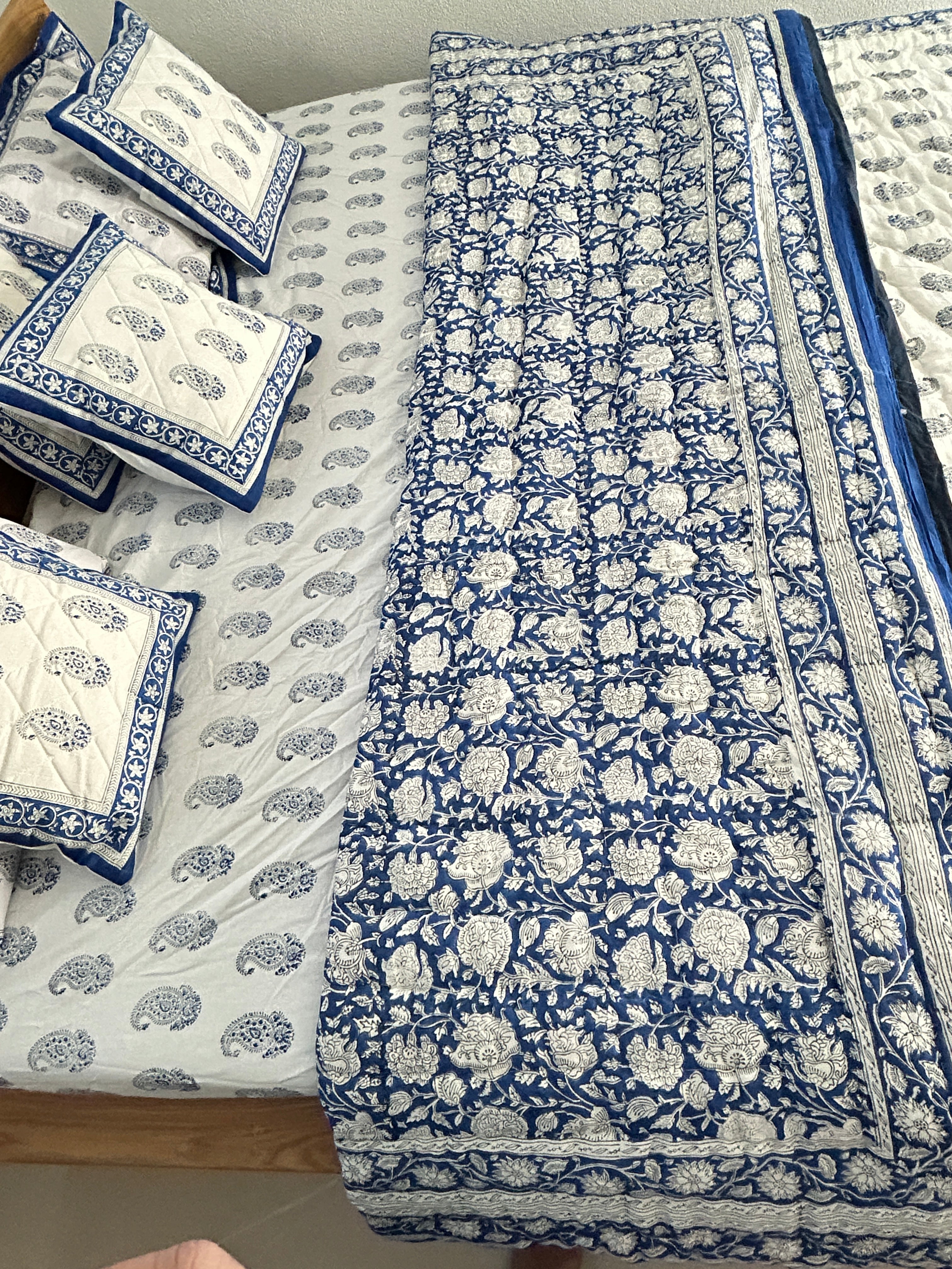 Handgeblockte Jaipuri-Steppdecke (Doppelbett) – Indigoblau