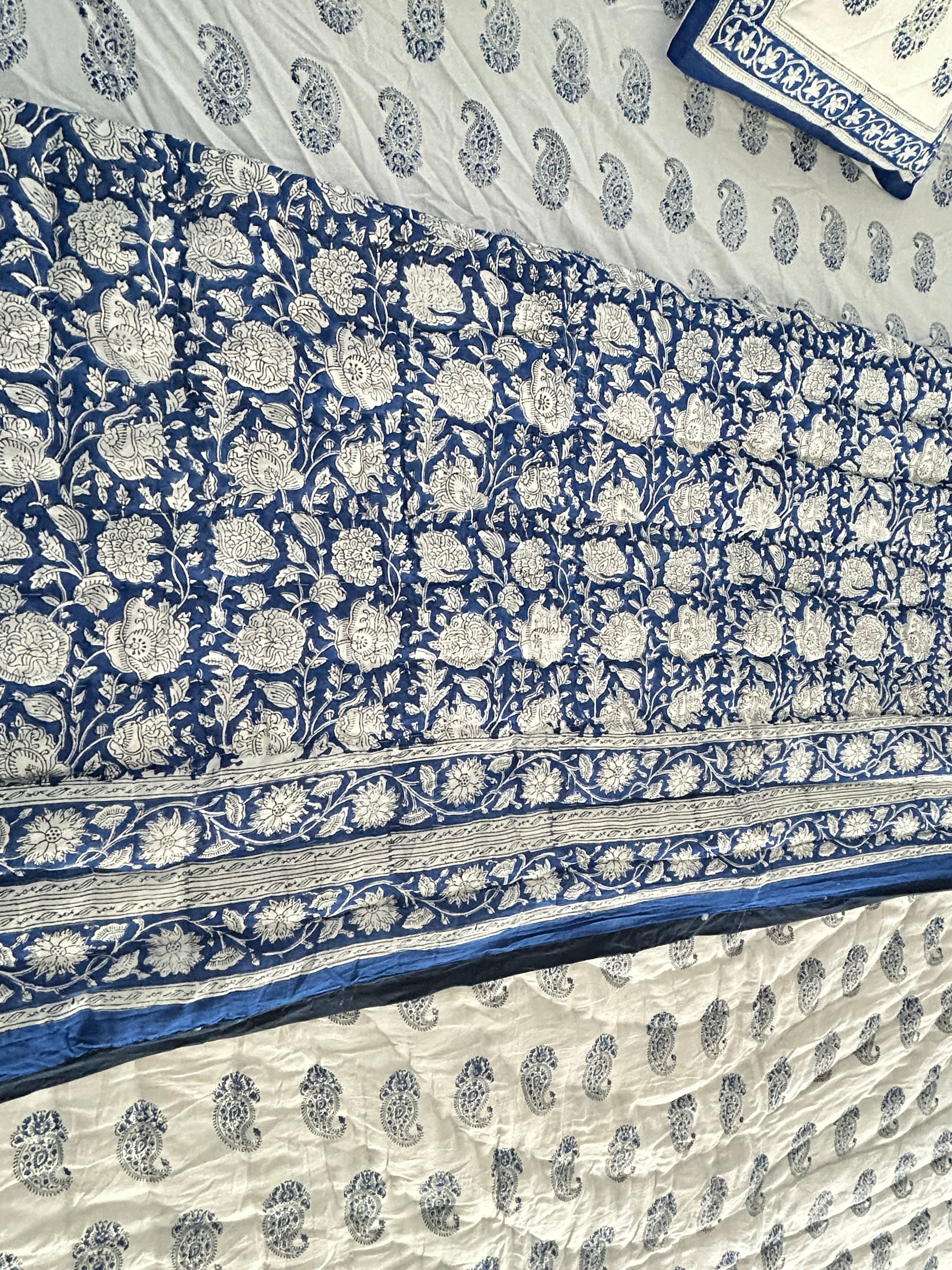 Handgeblockte Jaipuri-Steppdecke (Doppelbett) – Indigoblau