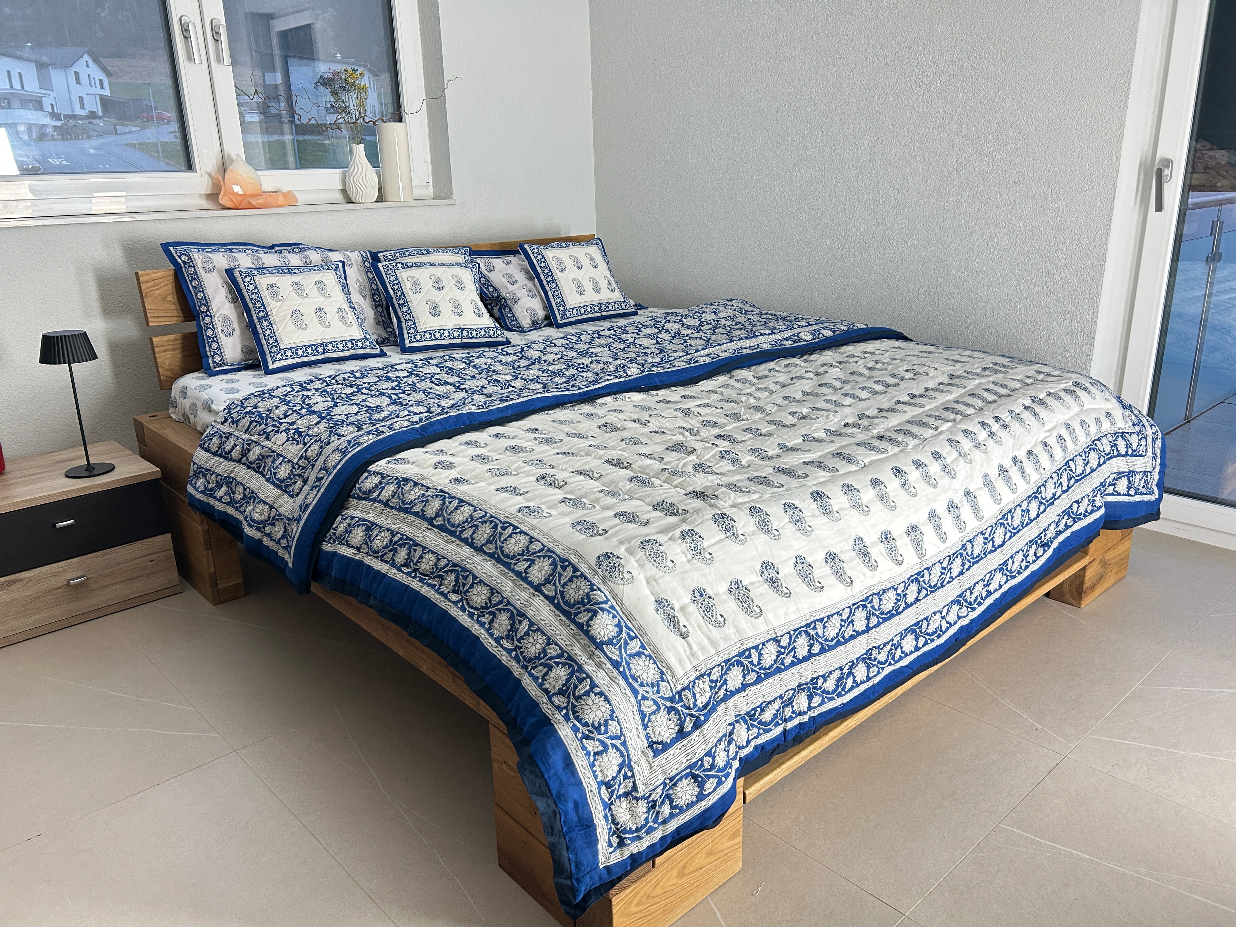 Handgeblockte Jaipuri-Steppdecke (Doppelbett) – Indigoblau