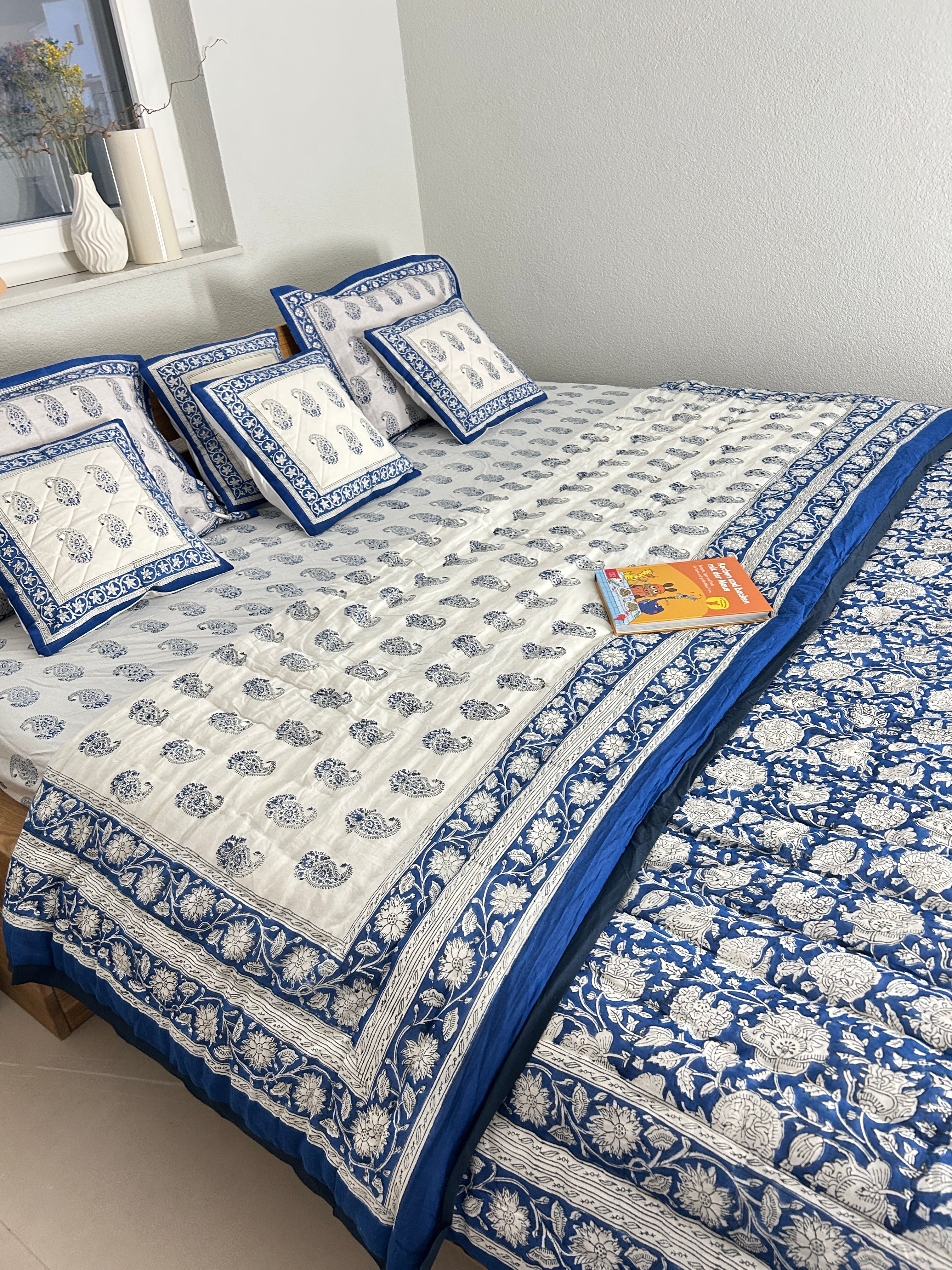 Handgeblockte Jaipuri-Steppdecke (Doppelbett) – Indigoblau