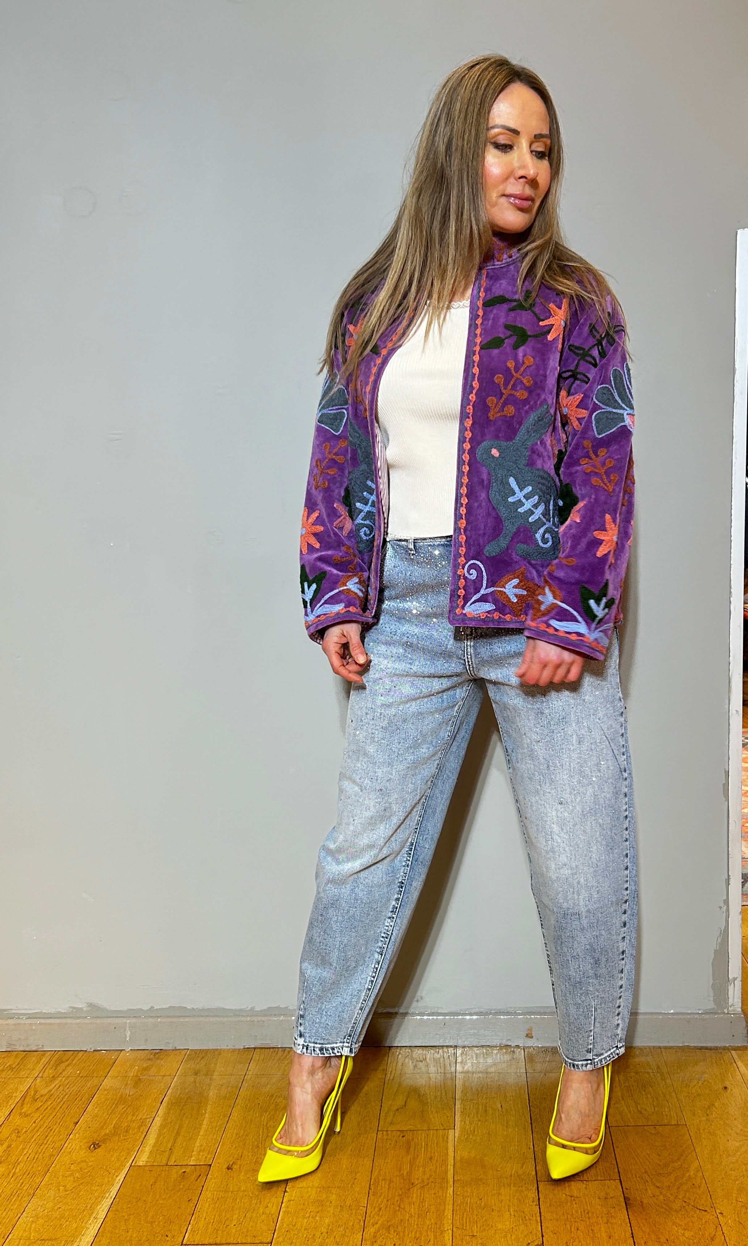 Suzani handbestickte Samtjacke – Royal Purple Abstrakt