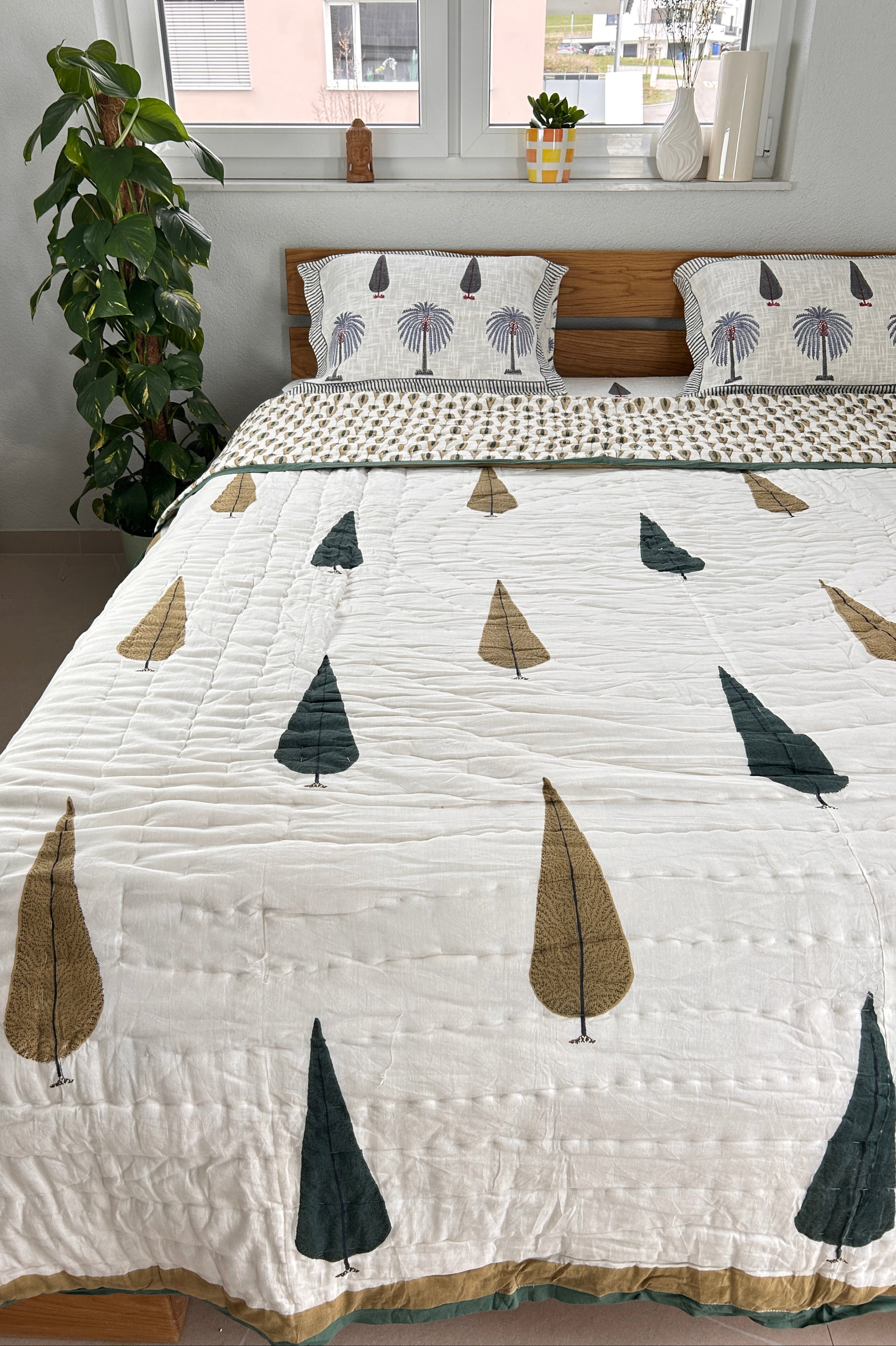 Hand Block Printed Reversible Quilt (Double Bed) – Feather & Palm