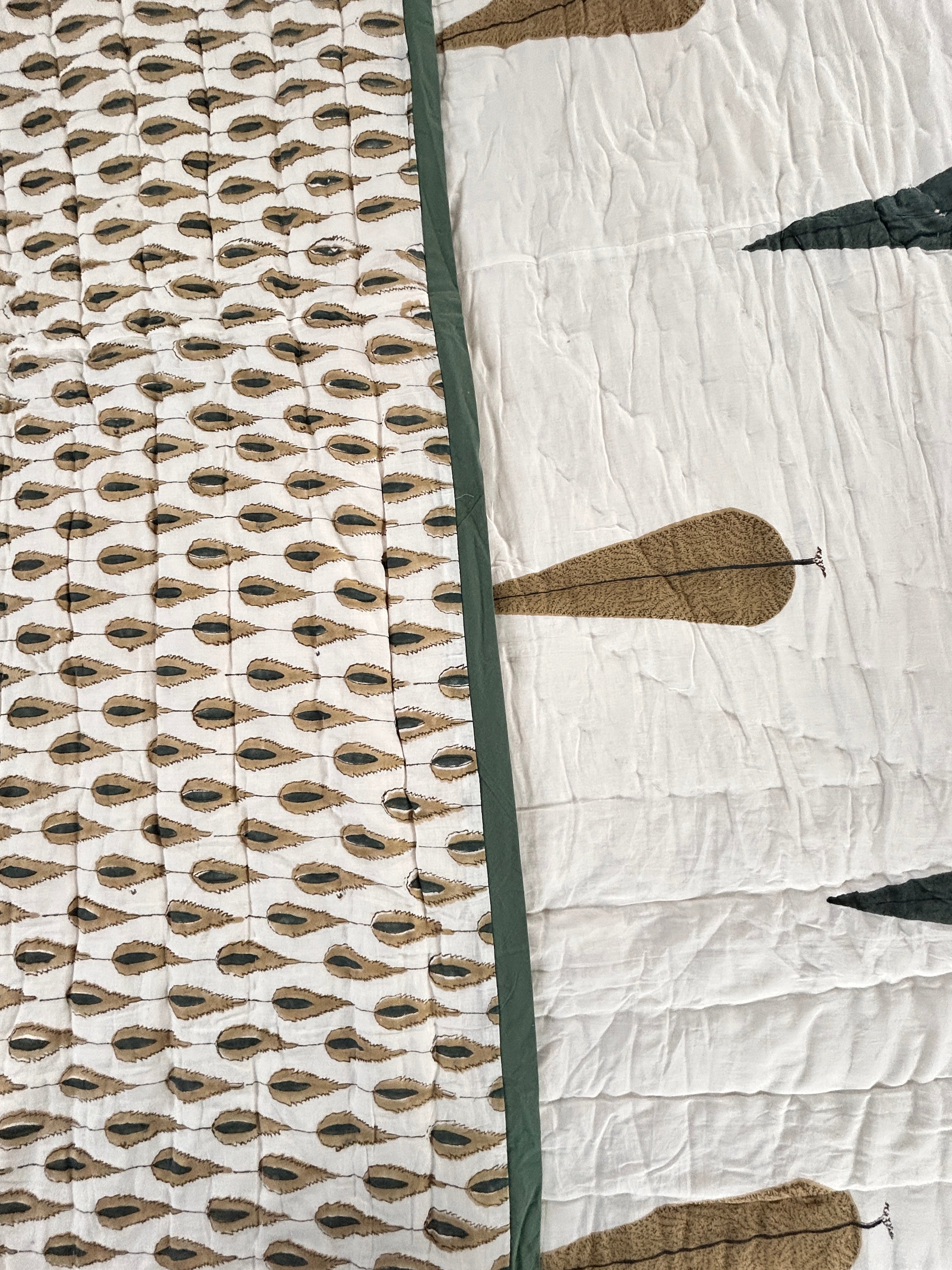 Handbedruckte Wendesteppdecke (Doppelbett) – Feder & Palme