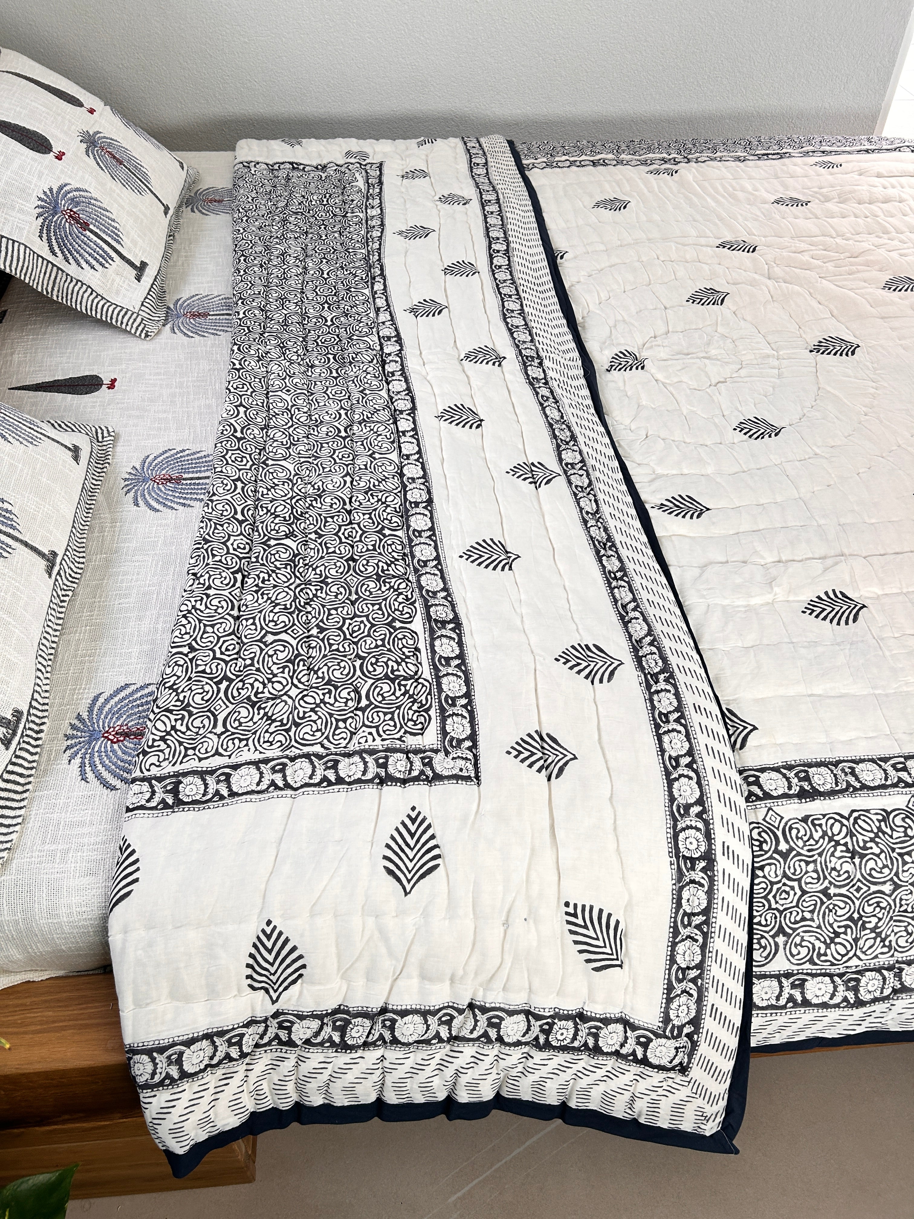 Handbedruckte Wendesteppdecke (Doppelbett) – Navy Fern