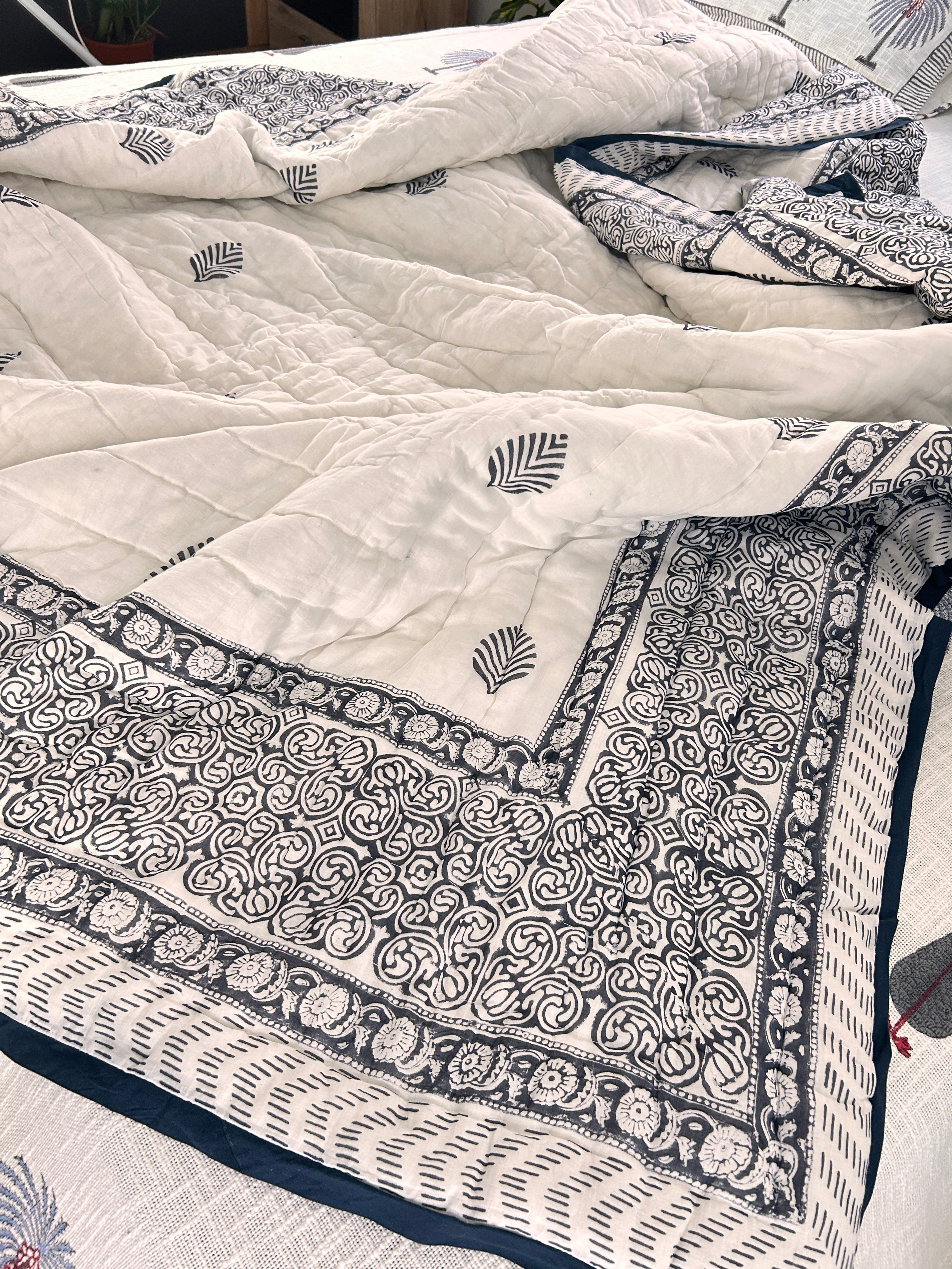 Handbedruckte Wendesteppdecke (Doppelbett) – Navy Fern