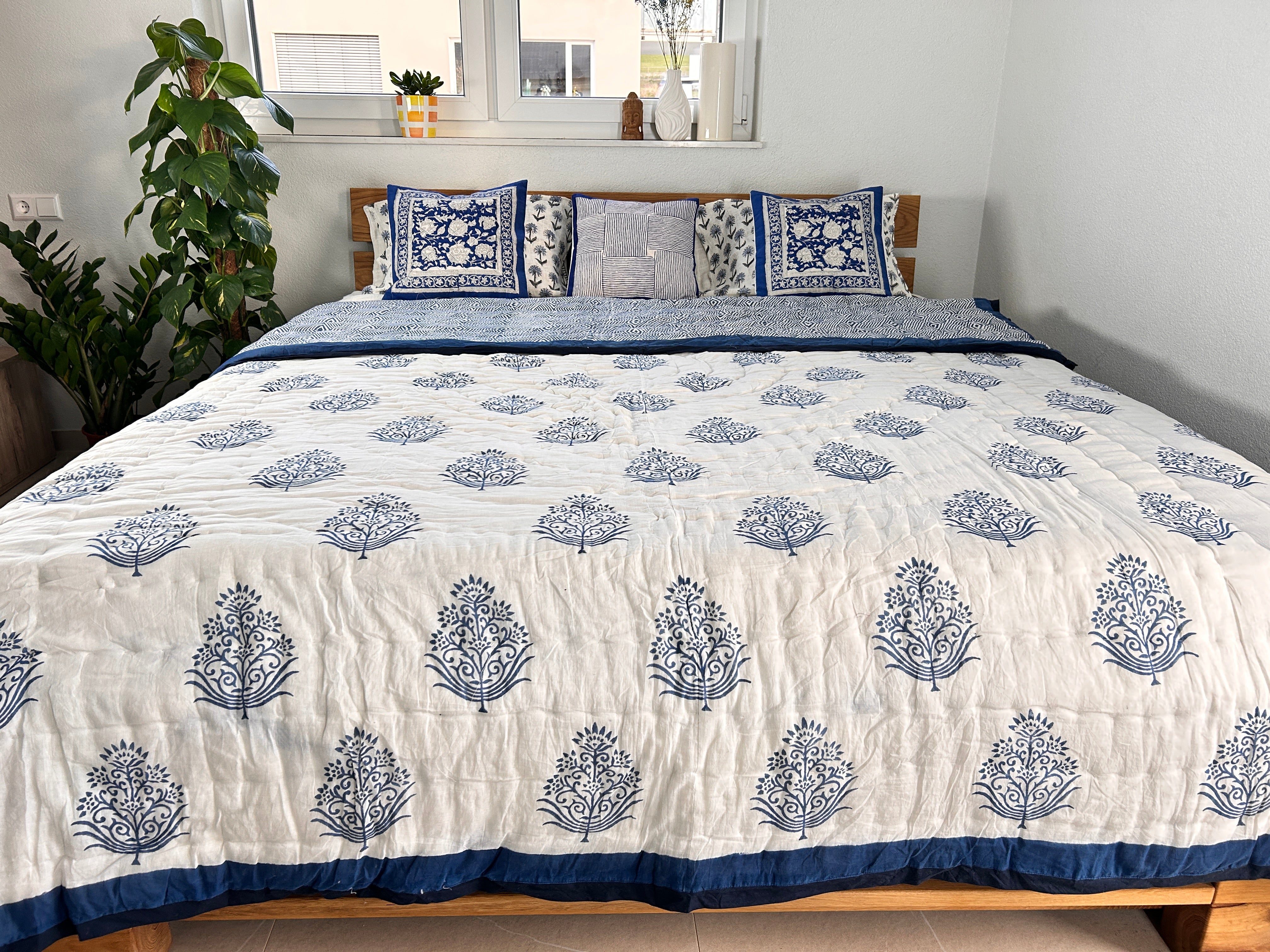 Handgeblockter Wendequilt (Doppelbett) – Navy Lebensbaum
