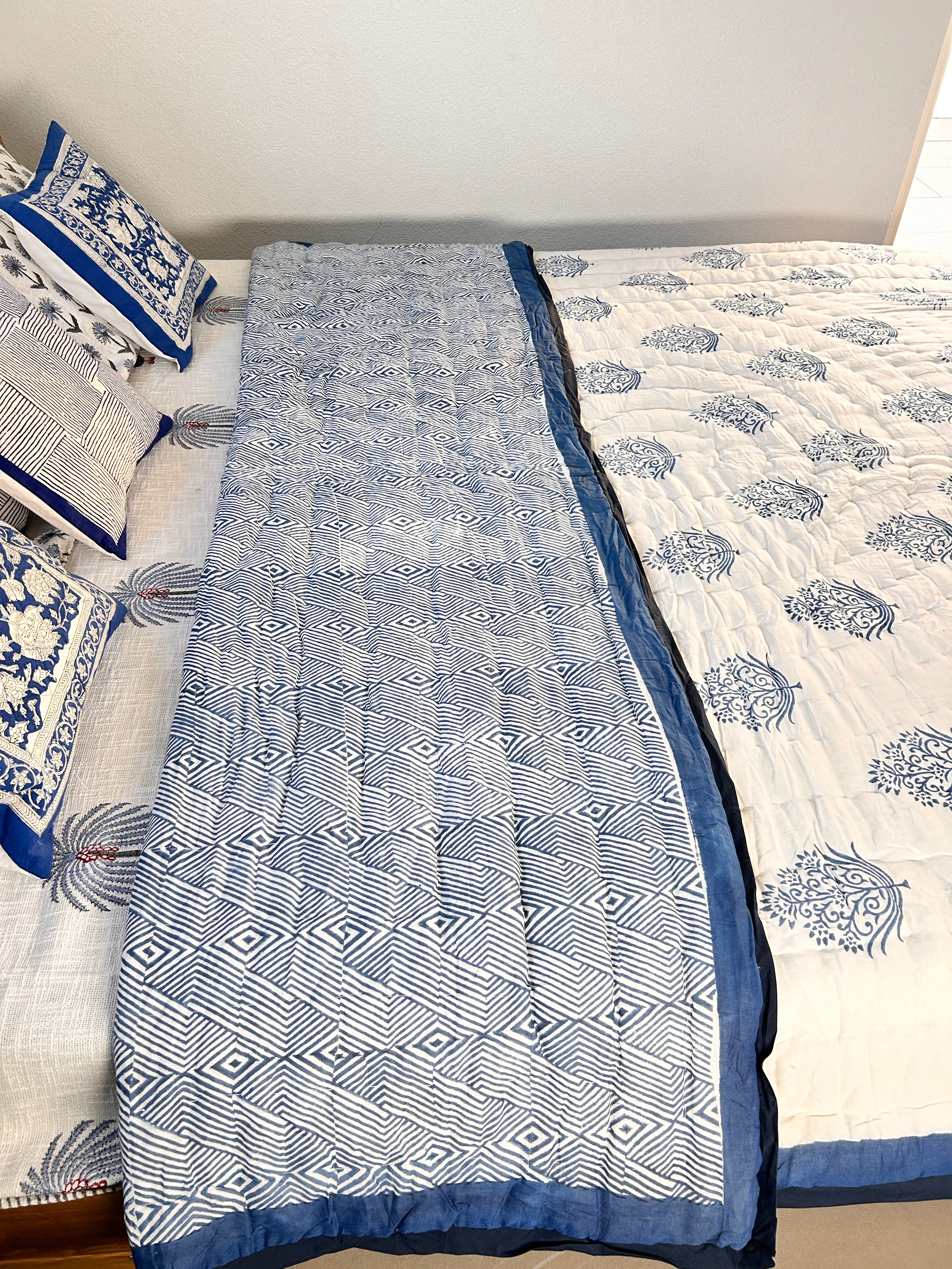 Handgeblockter Wendequilt (Doppelbett) – Navy Lebensbaum