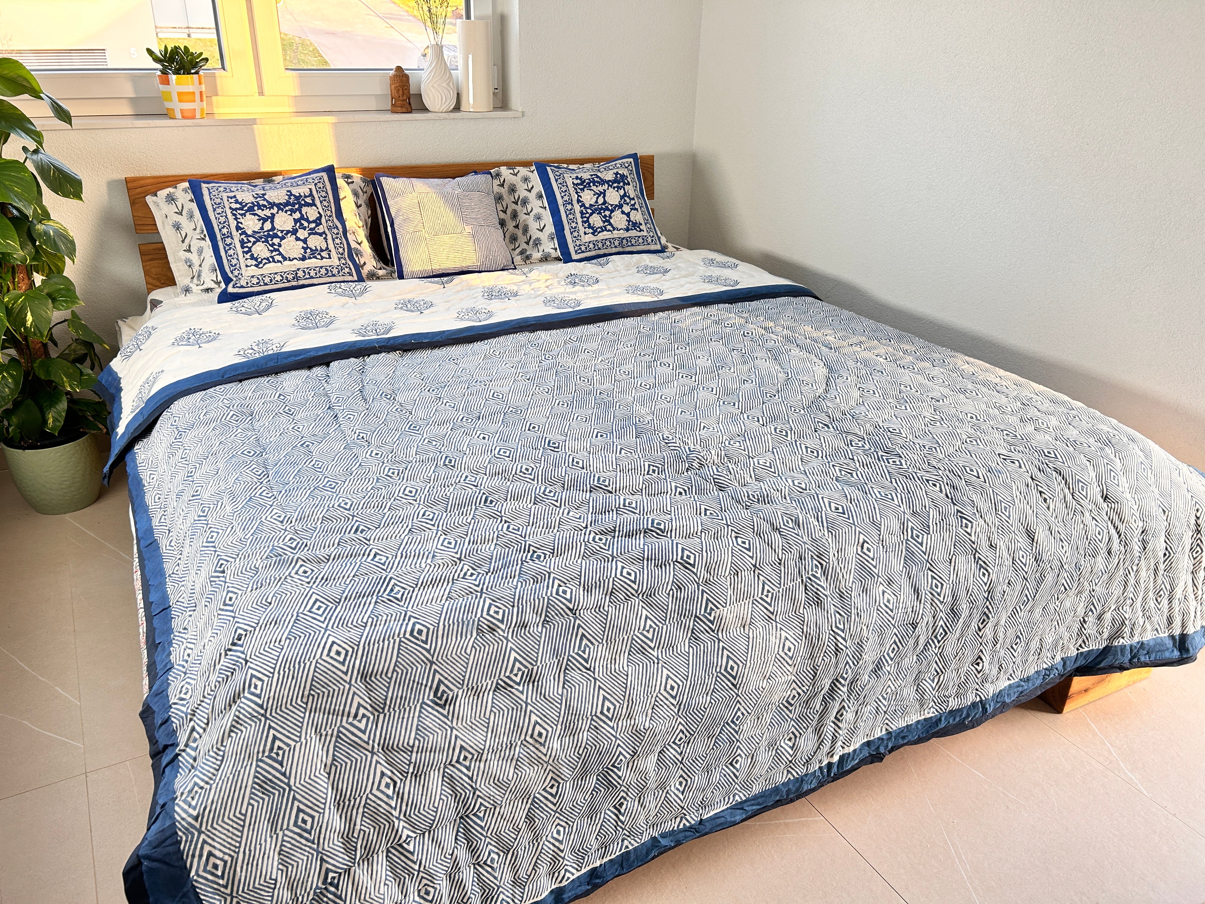 Handgeblockter Wendequilt (Doppelbett) – Navy Lebensbaum