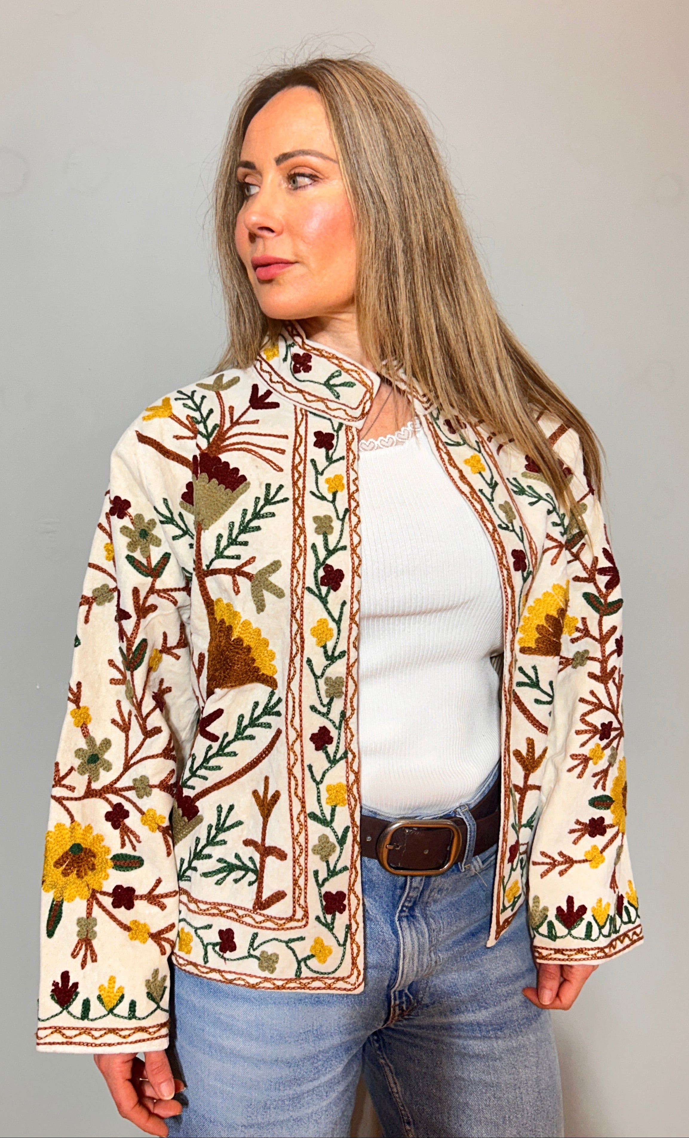 Suzani Handbestickte Baumwolljacke – Elfenbein Sonnenblume & Blüte