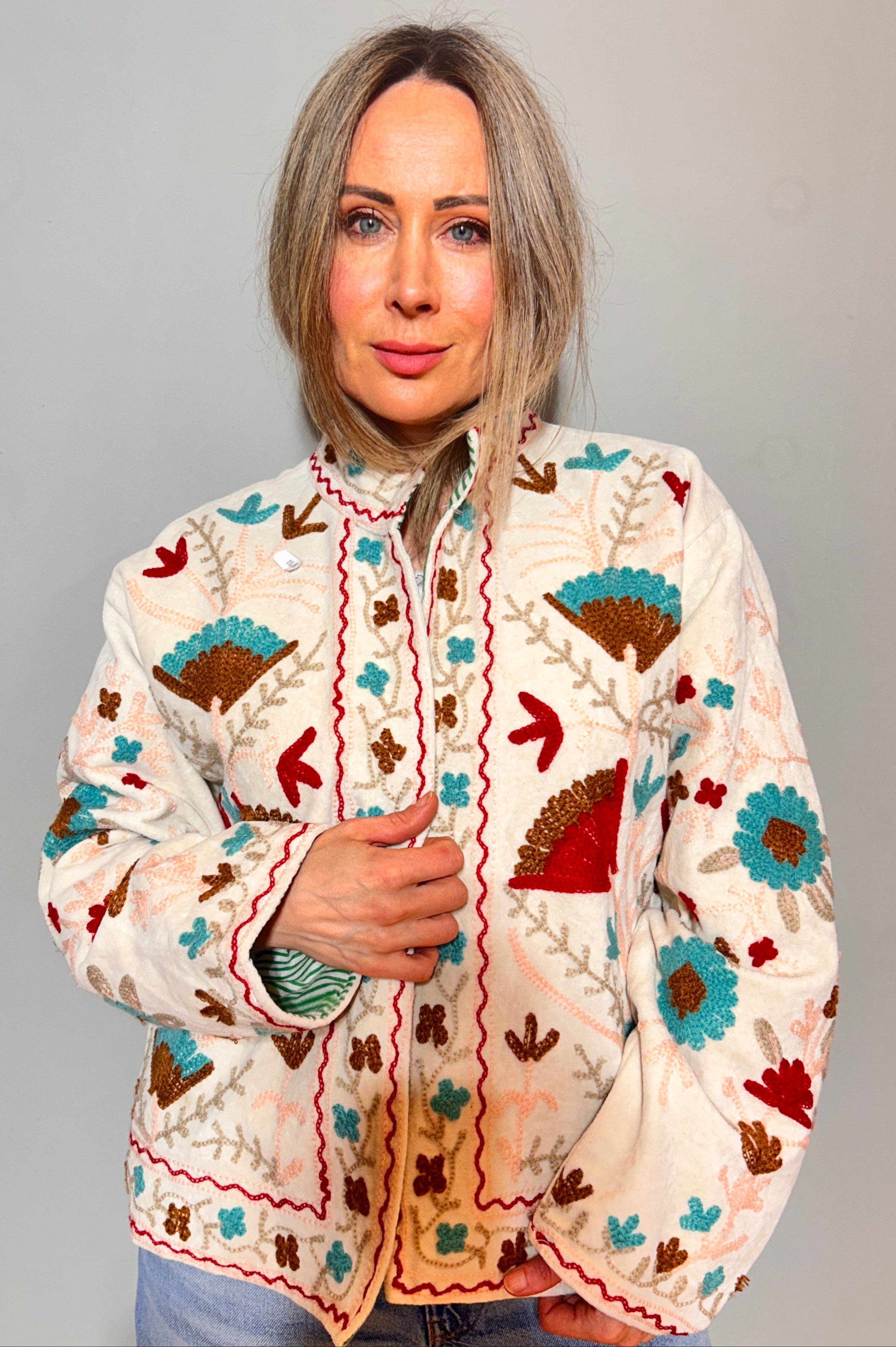 Suzani Hand-Embroidered Quilted Jacket – Ivory Fan & Turquoise Bloom