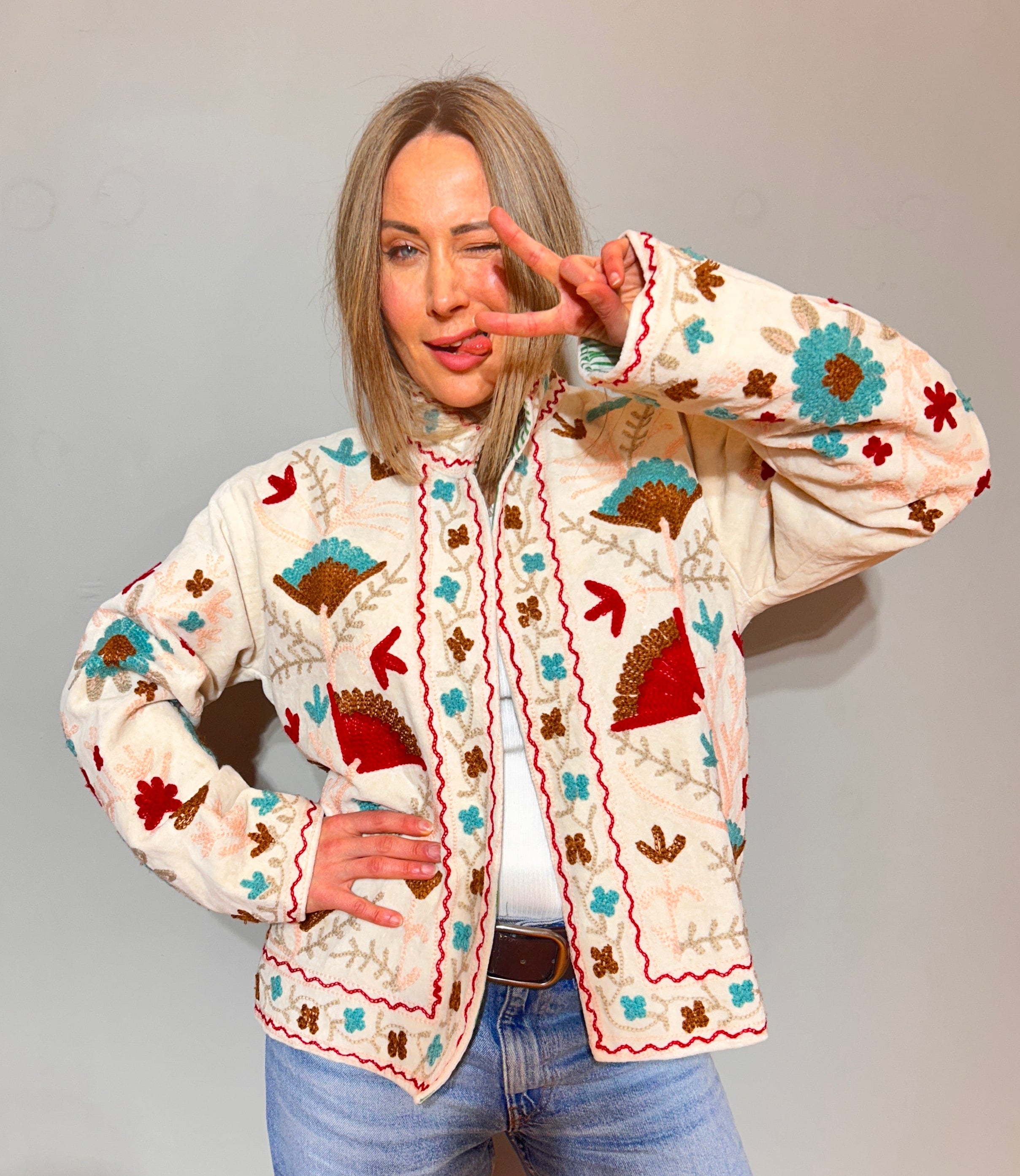 Suzani Hand-Embroidered Quilted Jacket – Ivory Fan & Turquoise Bloom