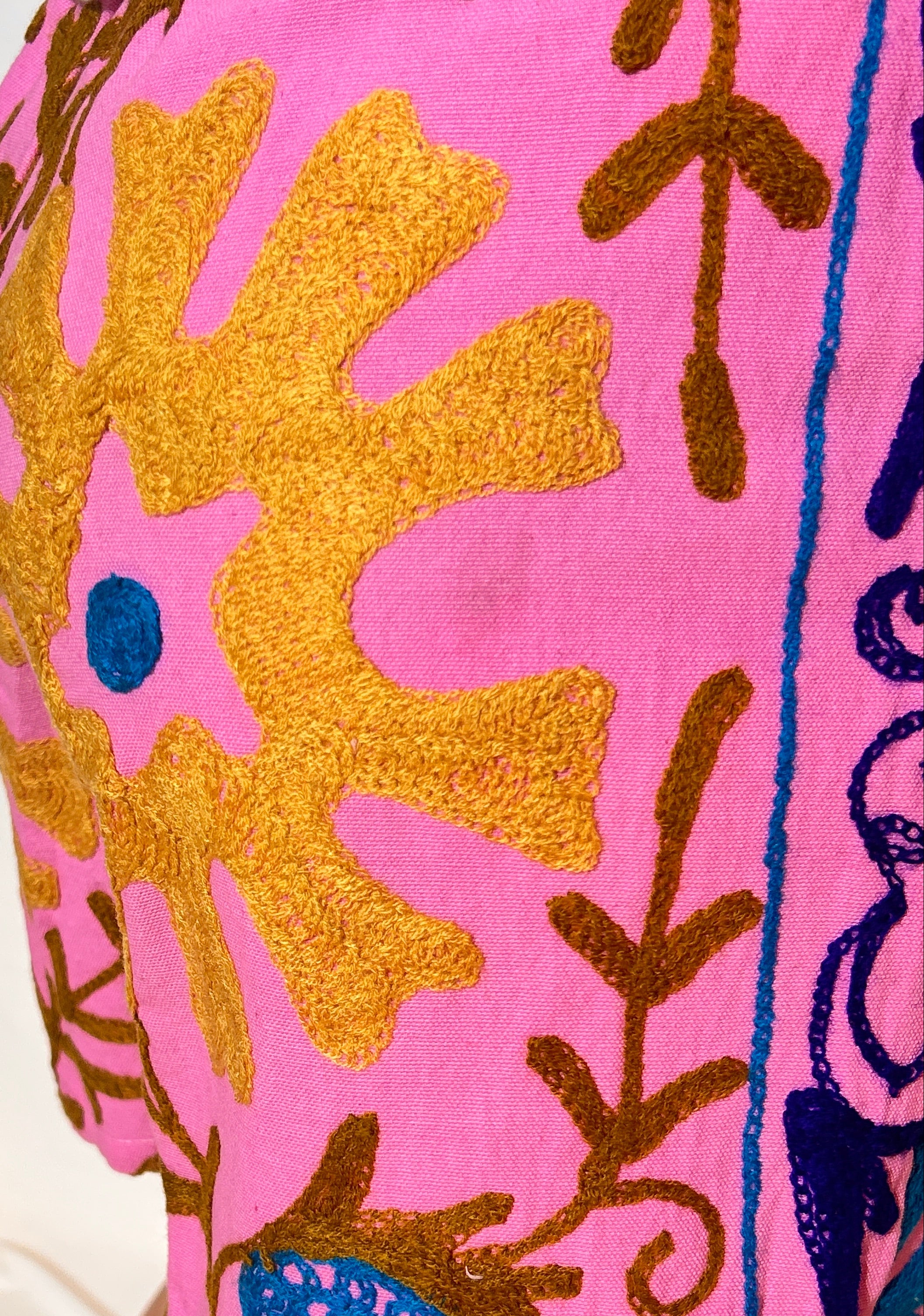 Suzani Handbestickte Shorts – Pink Daisy Bloom