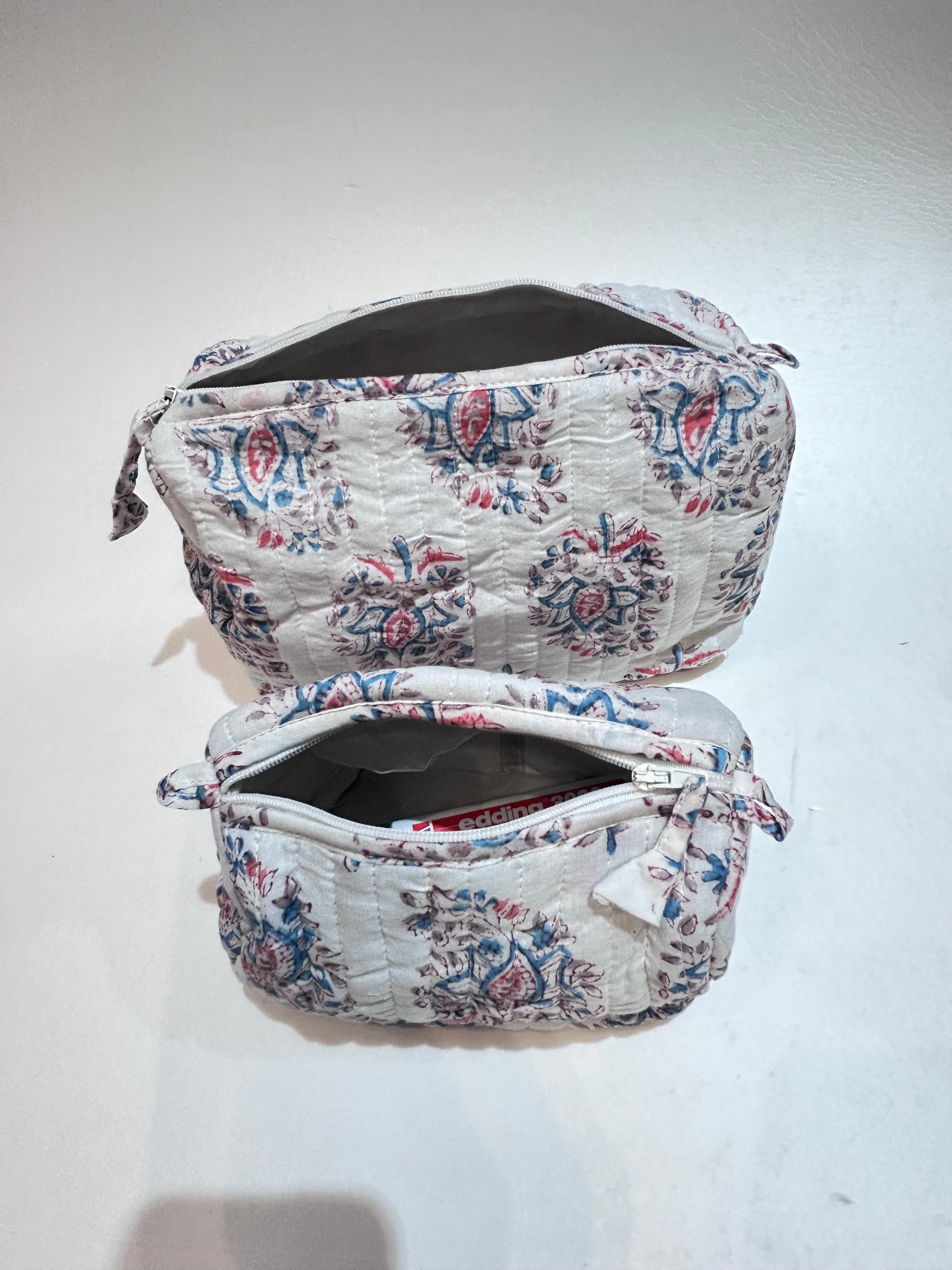 Elfenbeinblüten Gestepptes Reißverschluss-Taschen-Set