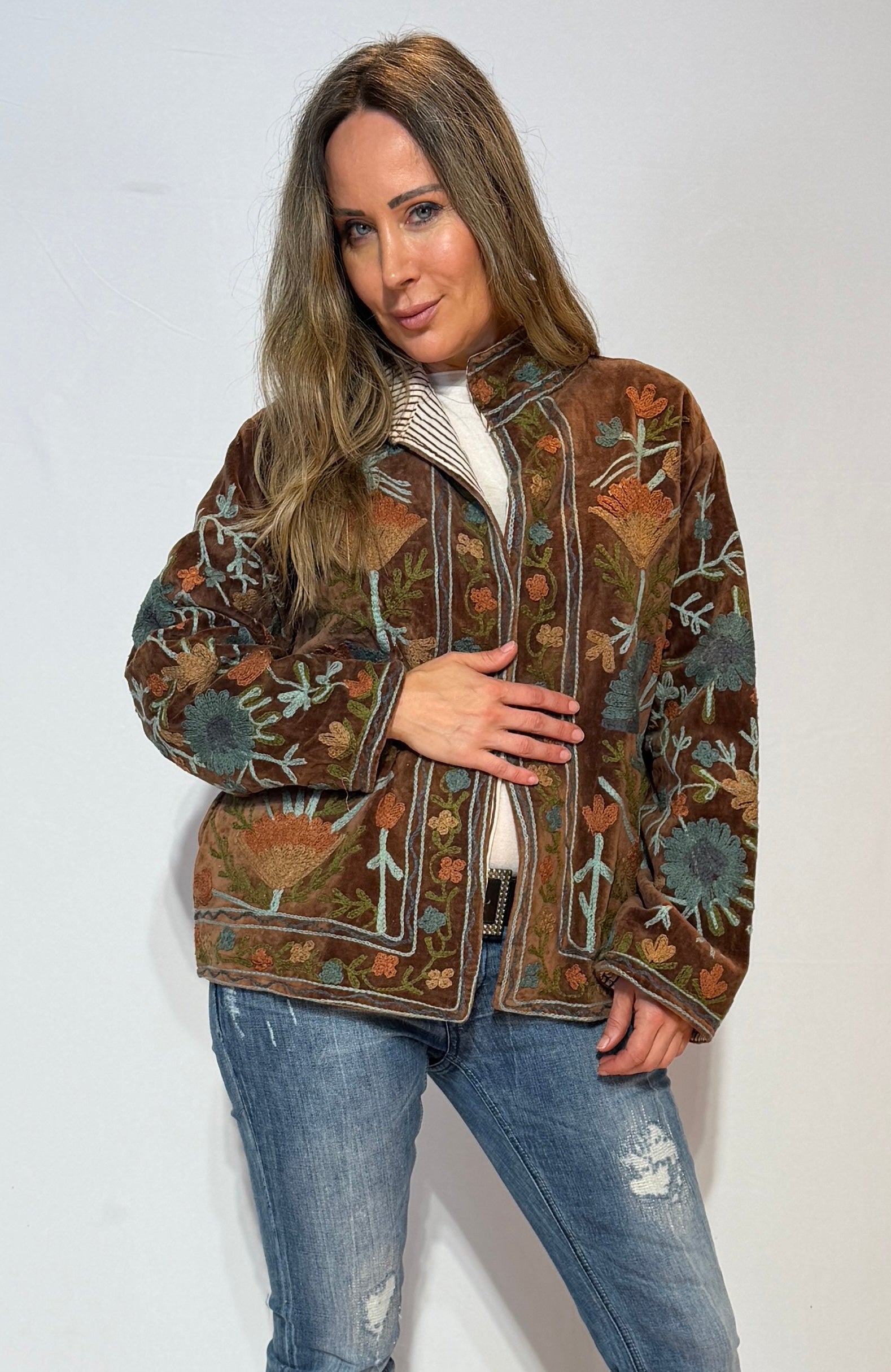 Hand-Embroidered Suzani Jacket – Chestnut Brown & Slate Wildflower