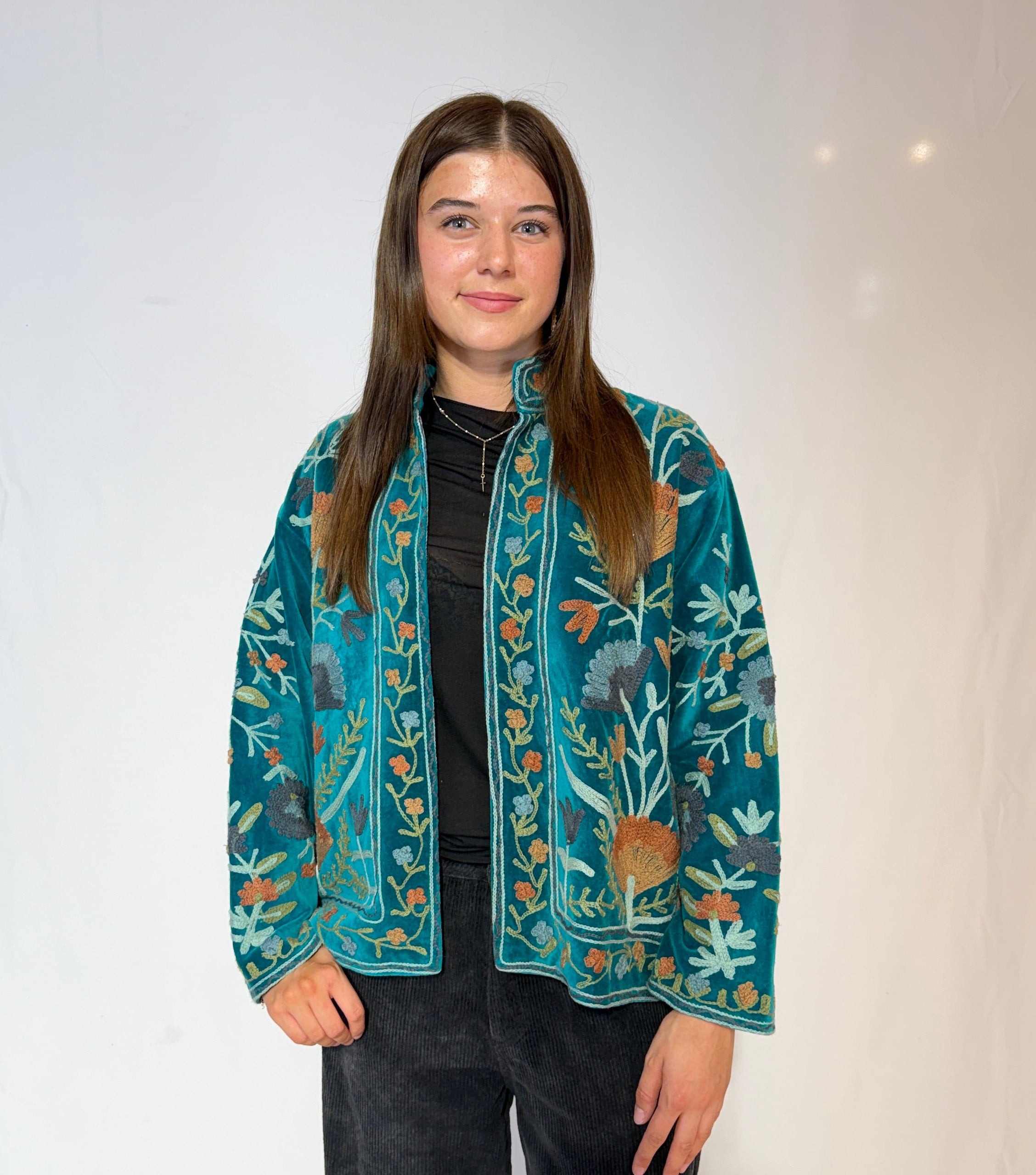 Suzani-Samtjacke, handbestickt – Petrol Wildwiese