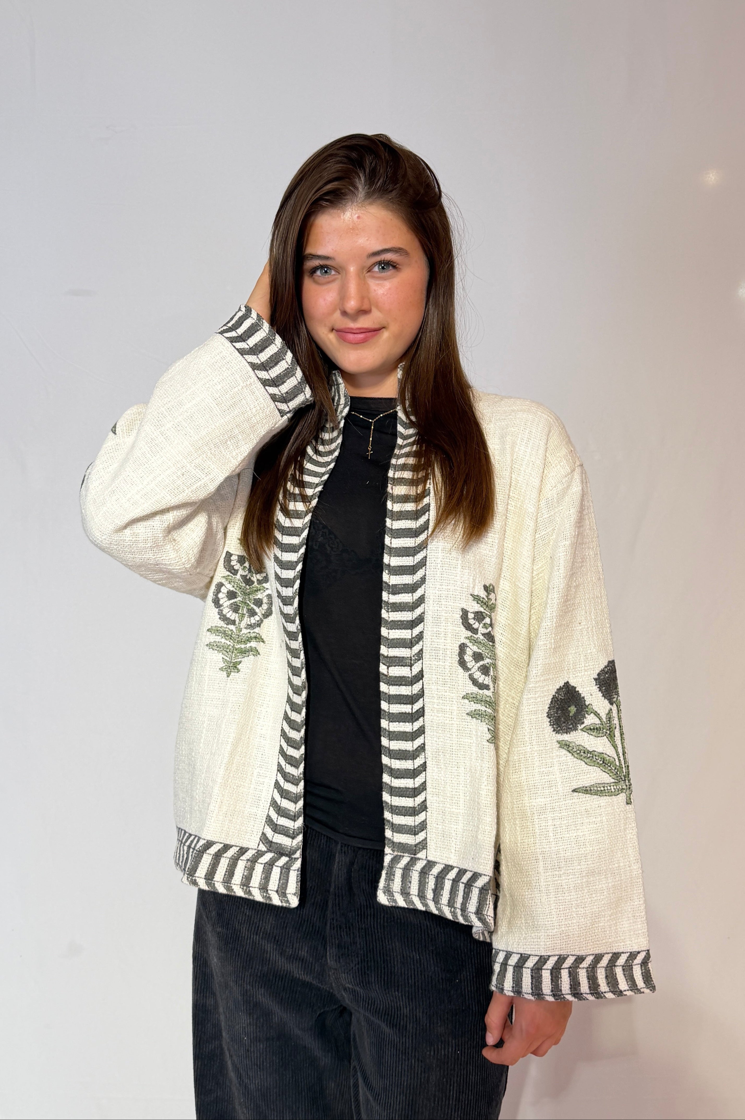 Handbestickte Suzani-Baumwolljacke – Elfenbein-Botanisch & Anthrazit-Streifen
