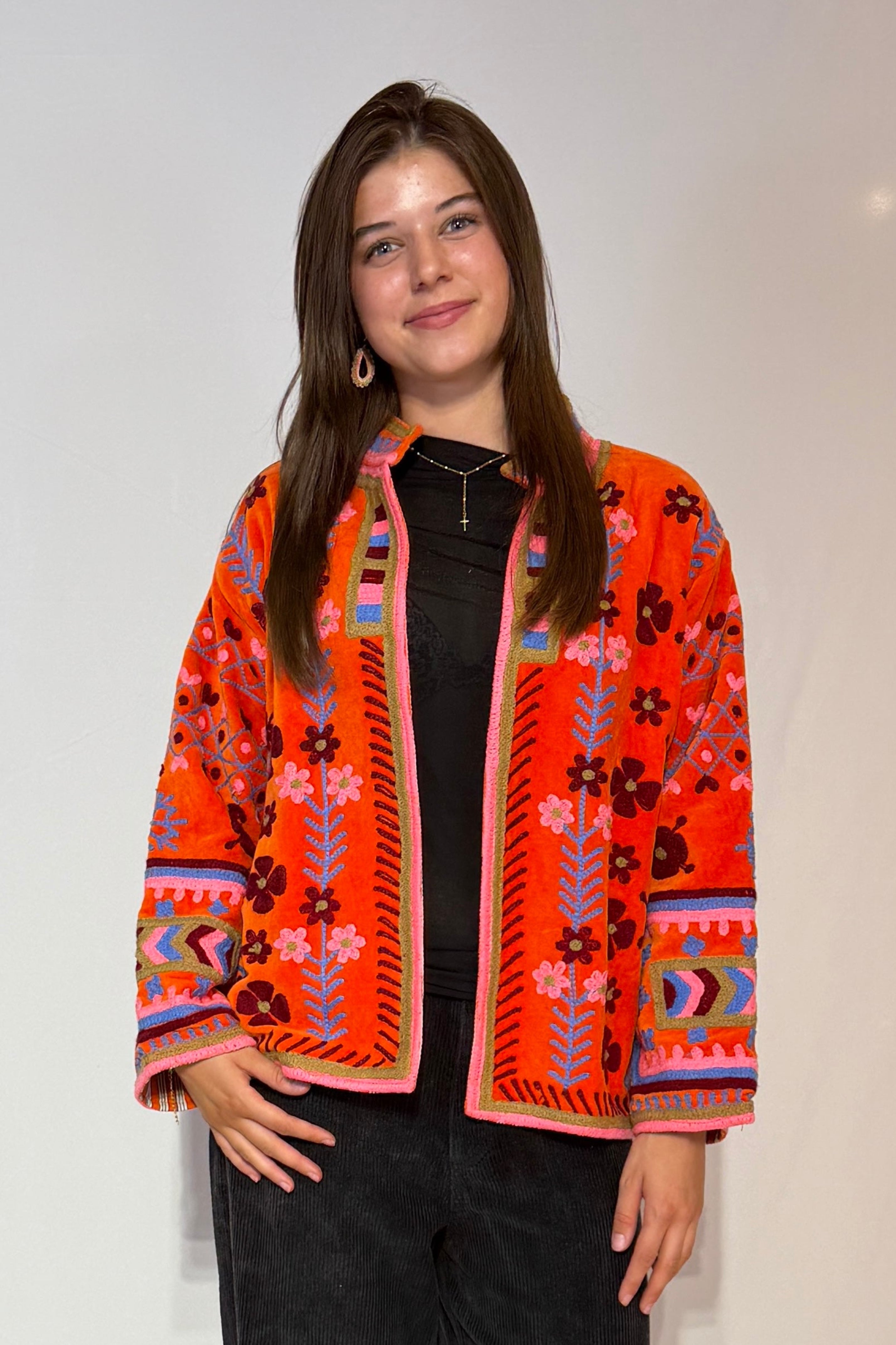 Handbestickte Suzani-Jacke – Tangerine Blossom & Pinker Rand