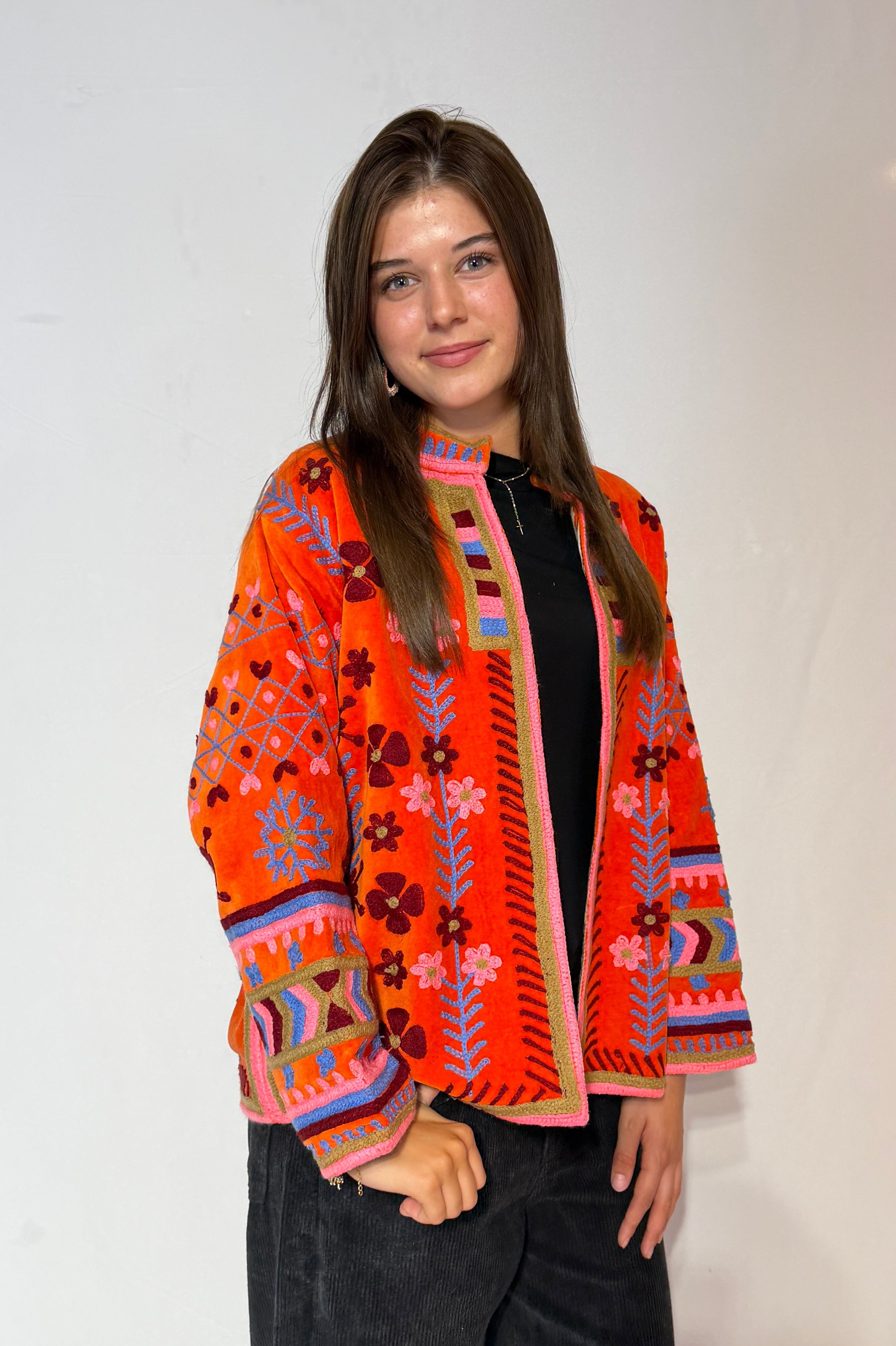 Handbestickte Suzani-Jacke – Tangerine Blossom & Pinker Rand
