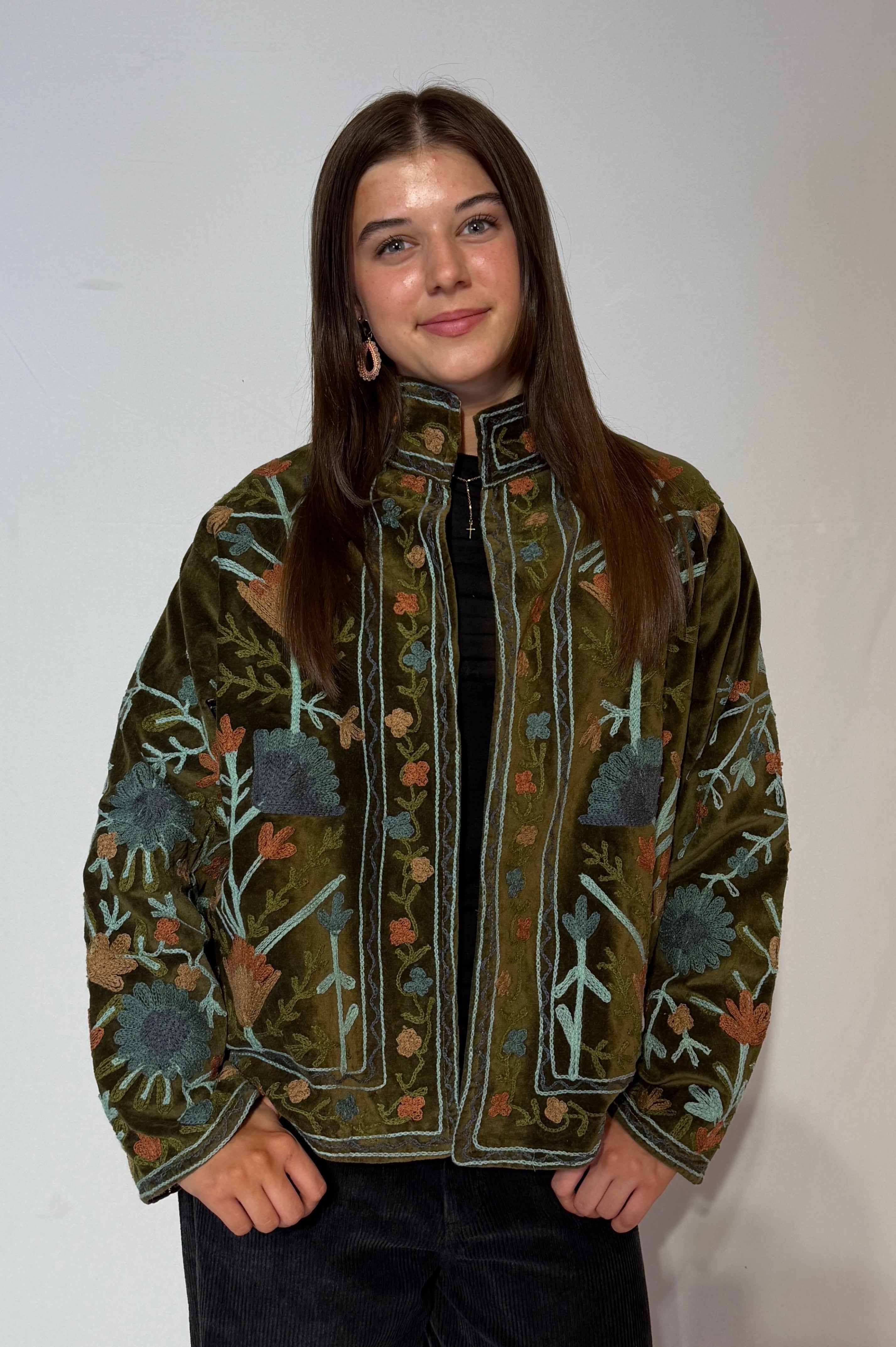 Handbestickte Suzani-Jacke – Olive Woodland & Slate Bloom