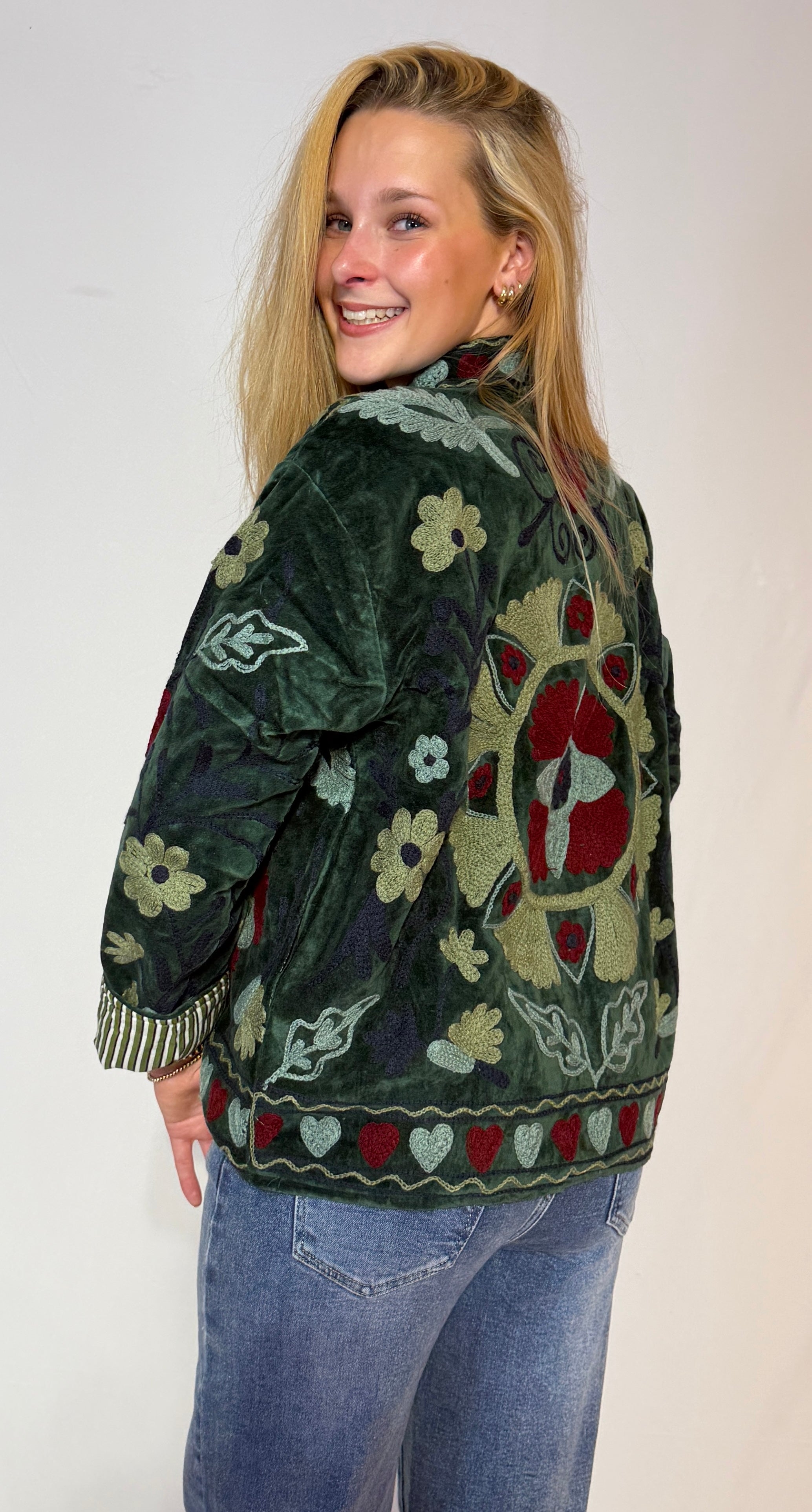 Handbestickte Suzani-Jacke – Waldgrün Herz & Ranke