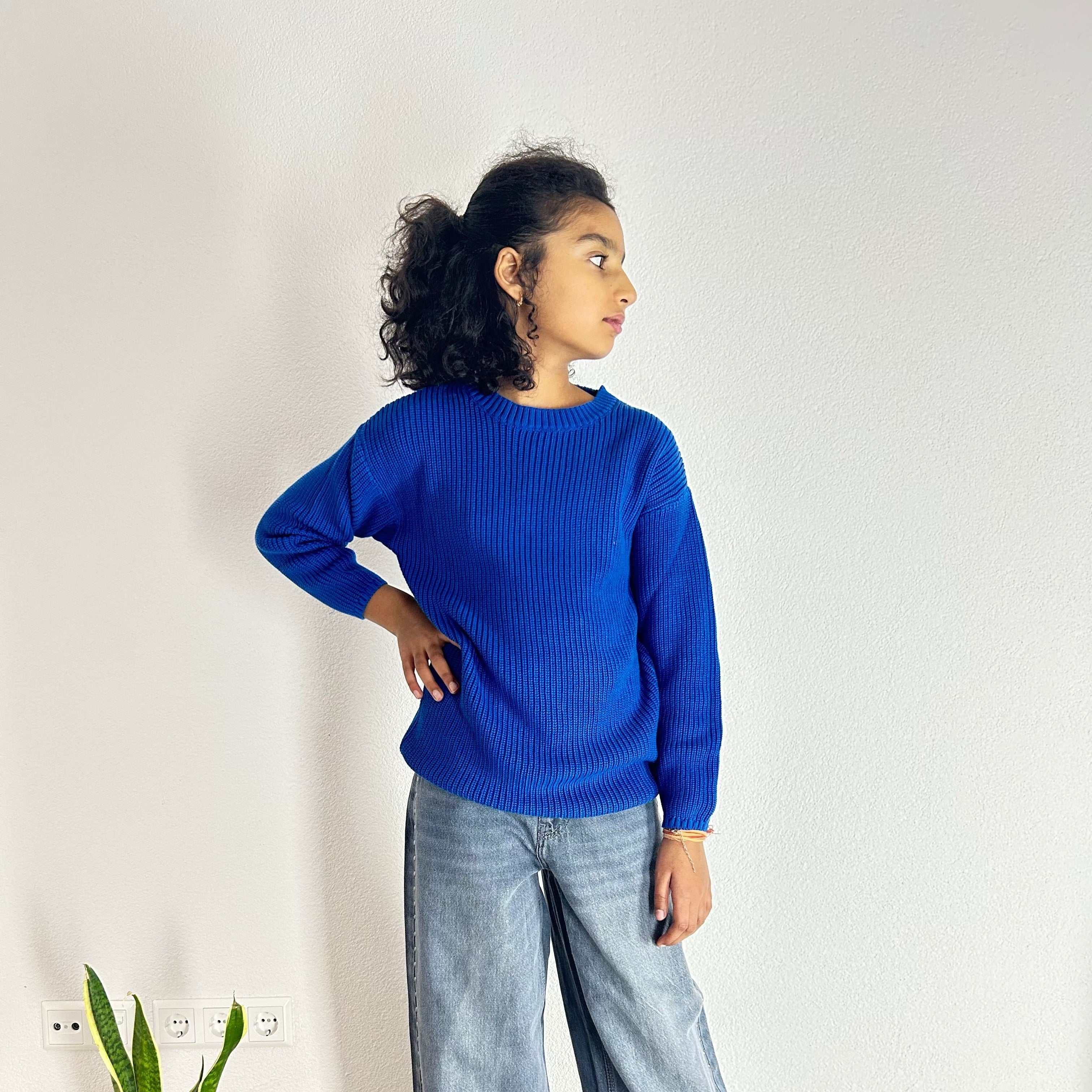 Königsblauer Strickpullover aus Bio-Baumwolle – Lockere Passform für Kinder