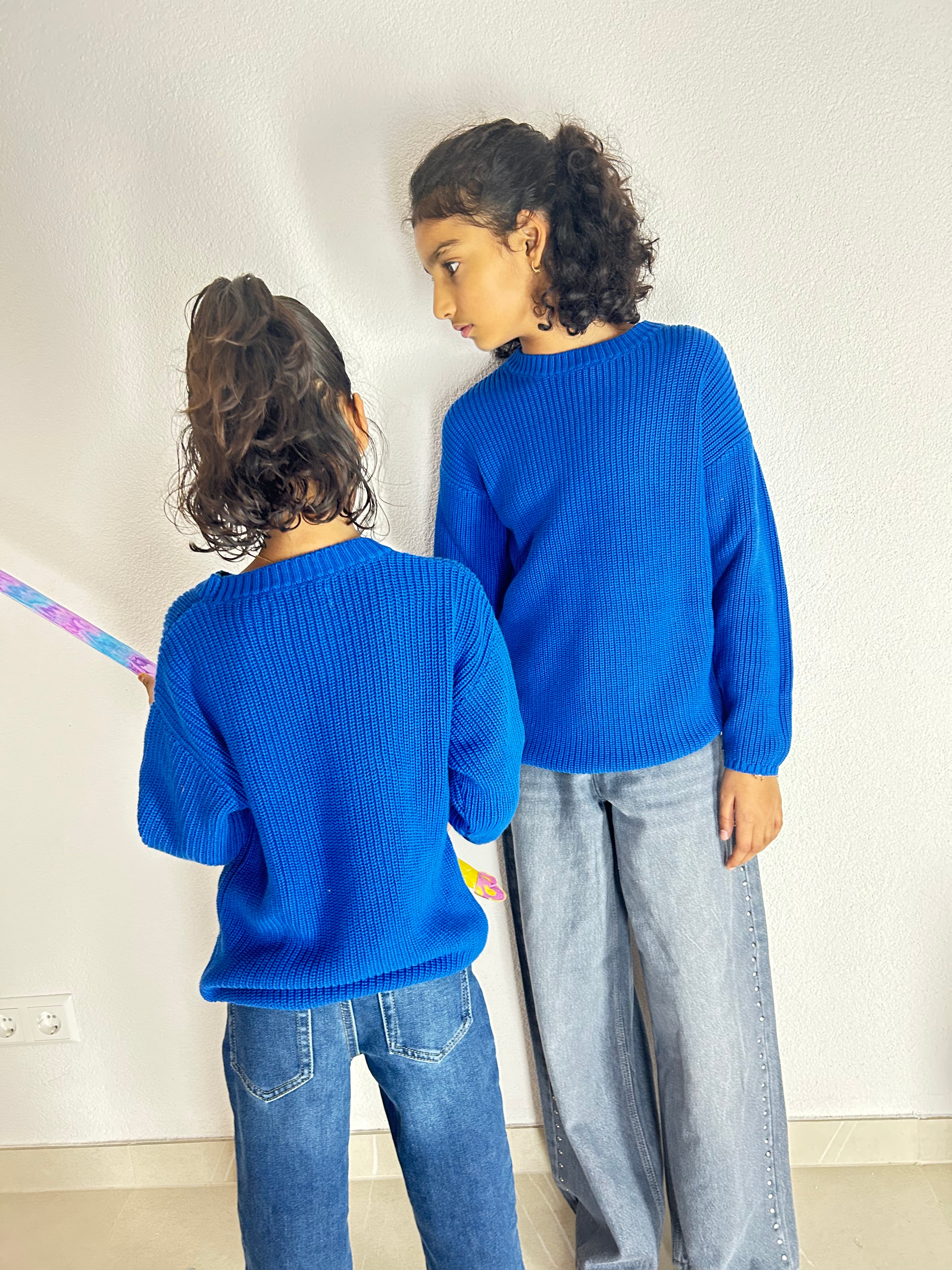 Königsblauer Strickpullover aus Bio-Baumwolle – Lockere Passform für Kinder