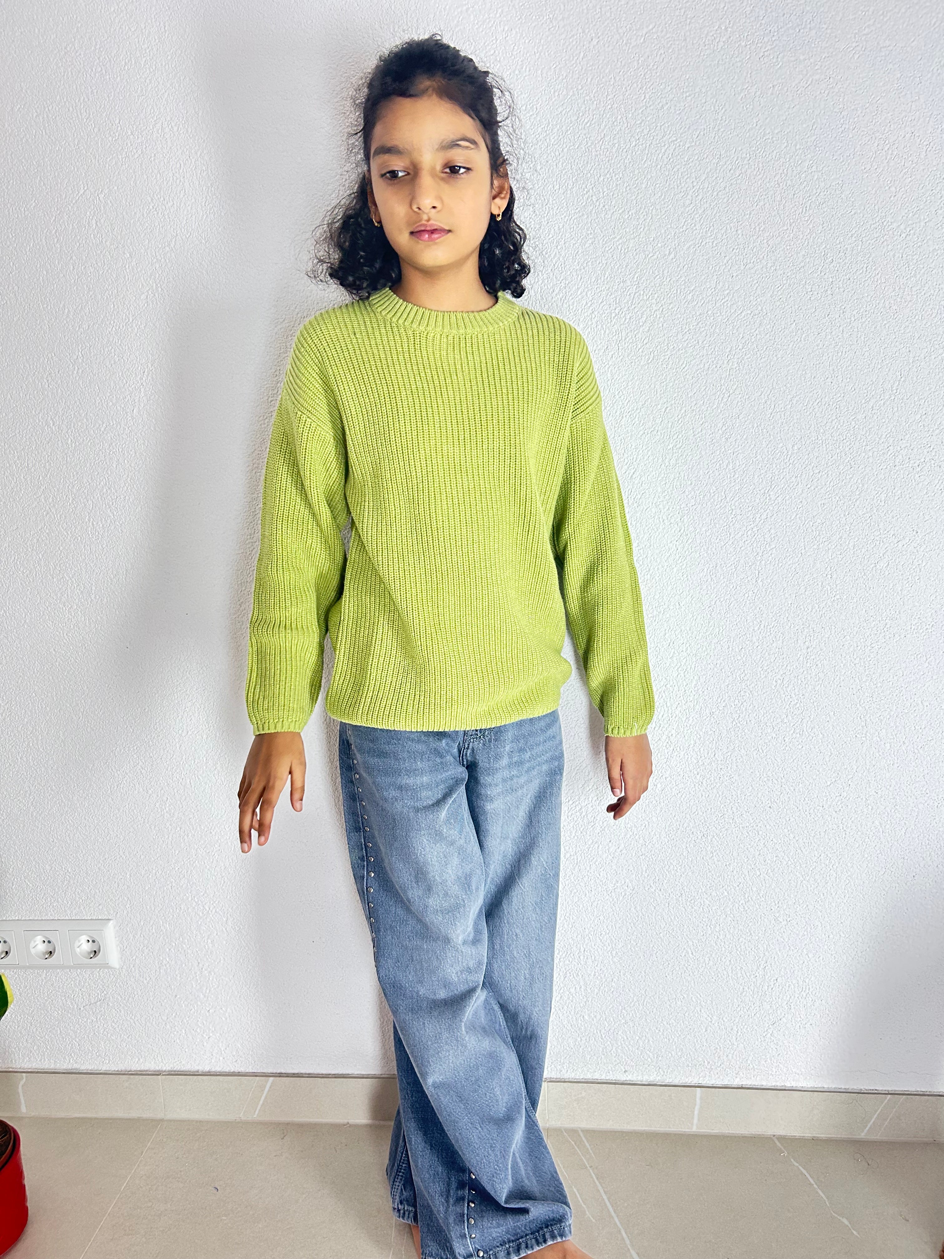 Pistazienfarbener Pullover aus Bio-Baumwollstrick – legere Passform für Kinder