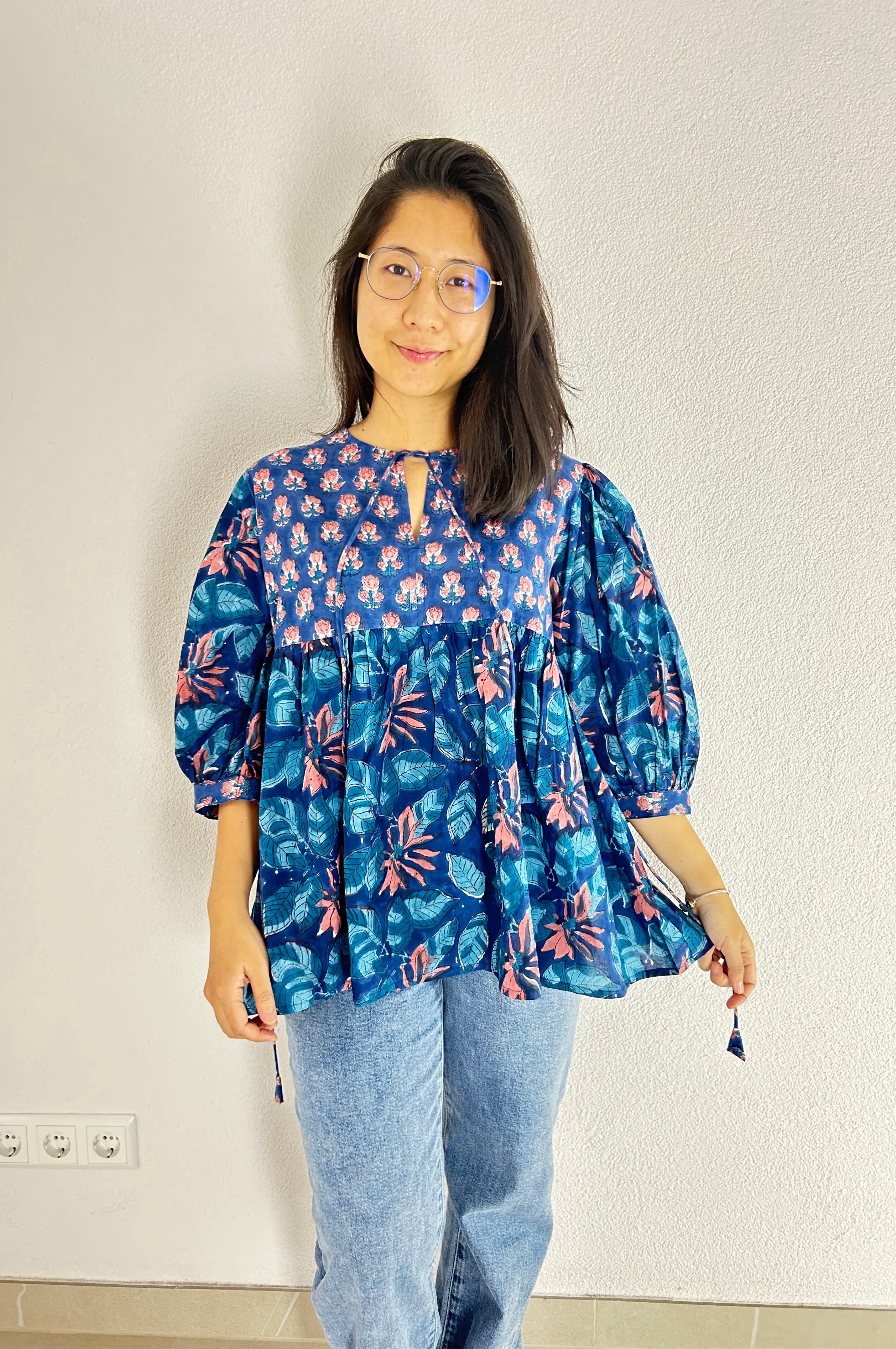 Blaue Farn-Handblockdruck-Bluse