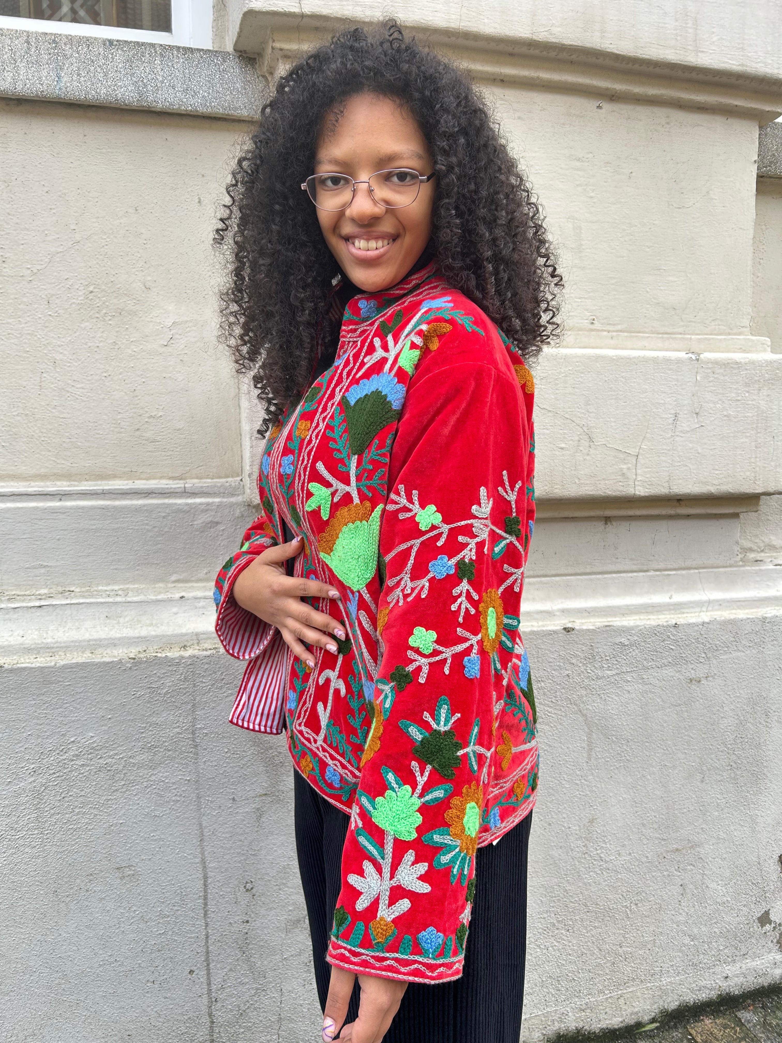 Rubinrote handbestickte Samt-Suzani-Jacke