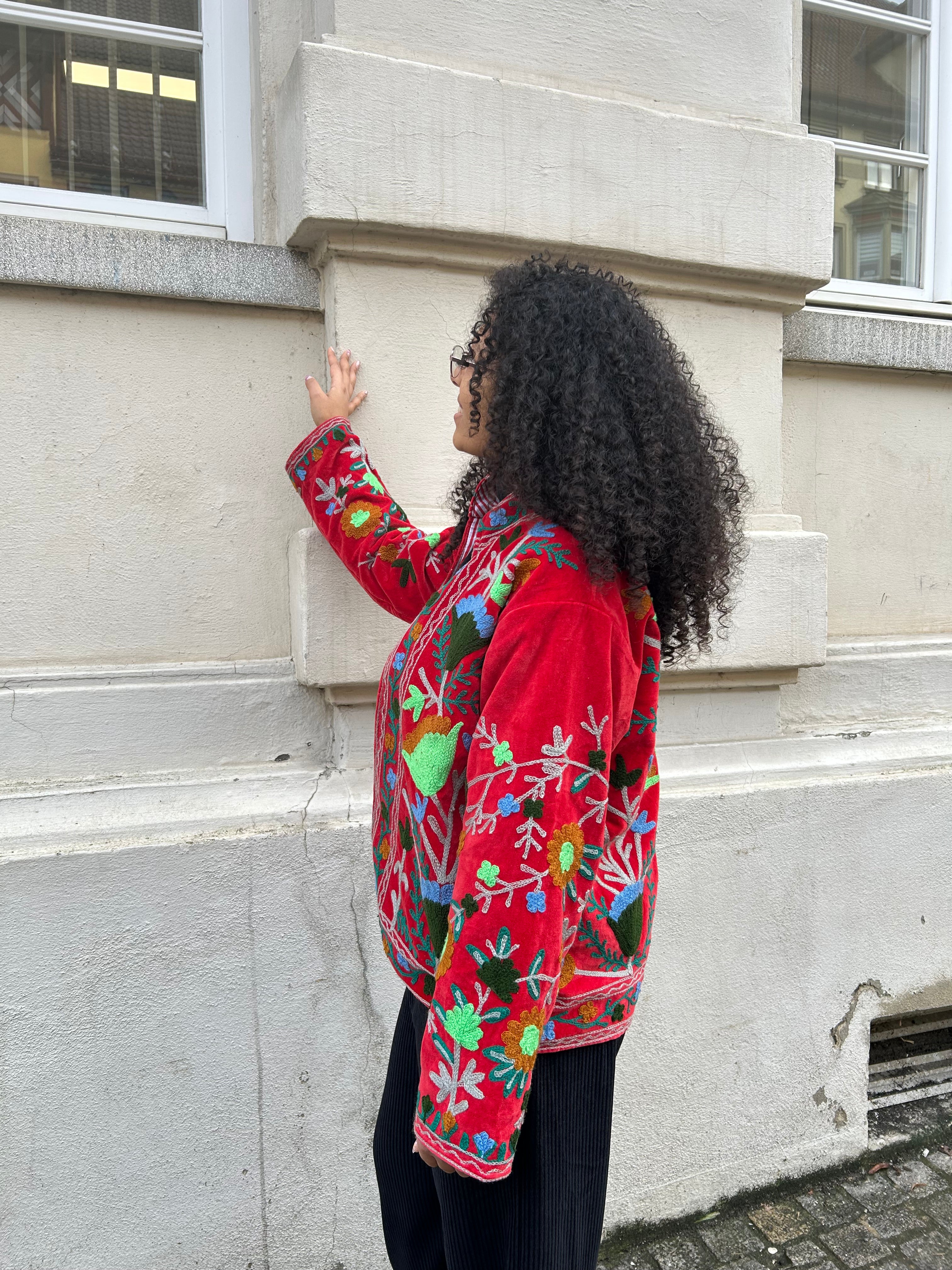 Rubinrote handbestickte Samt-Suzani-Jacke