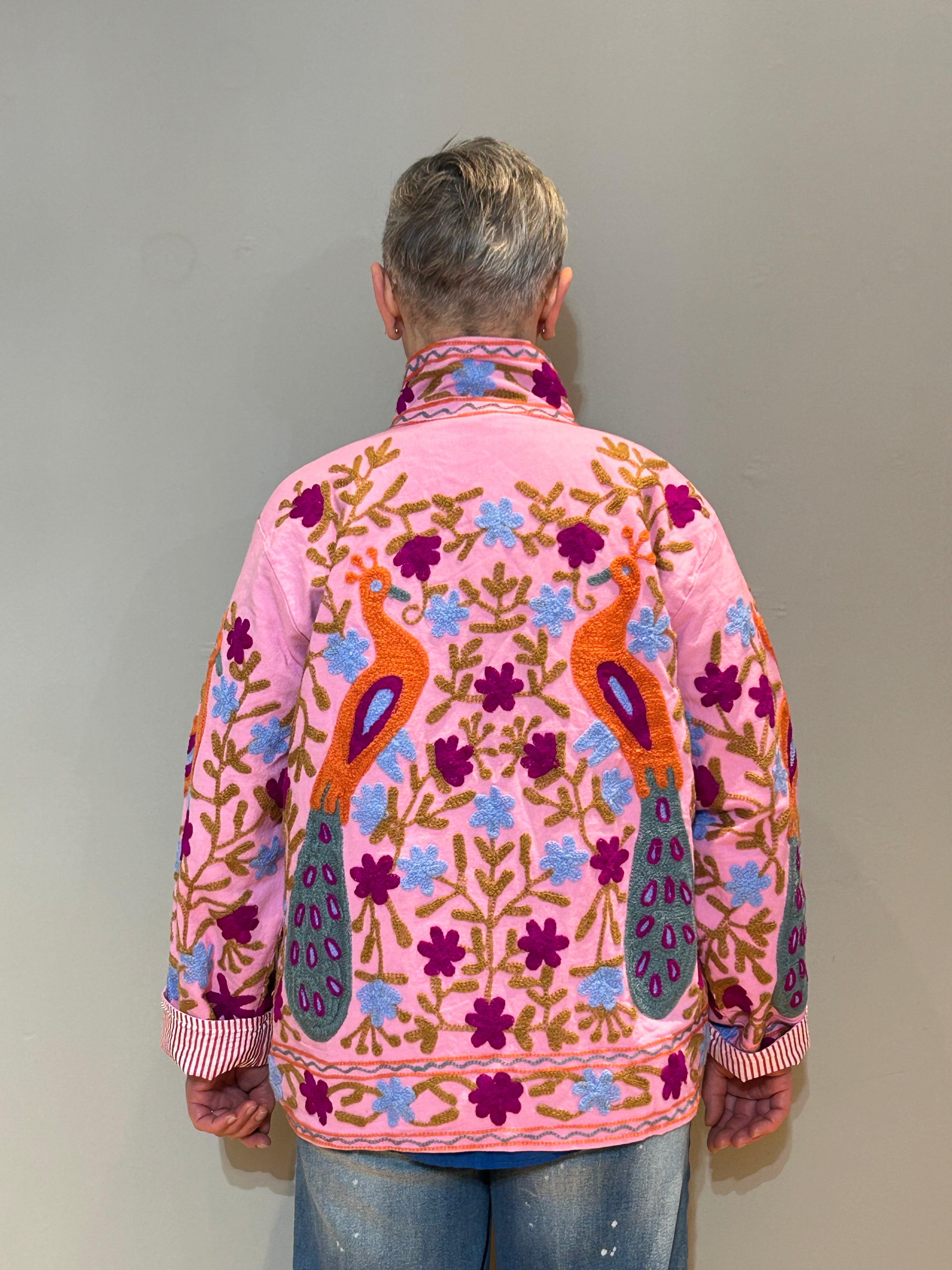 Baumwoll-Suzani Stickjacke – Pinker Pfau